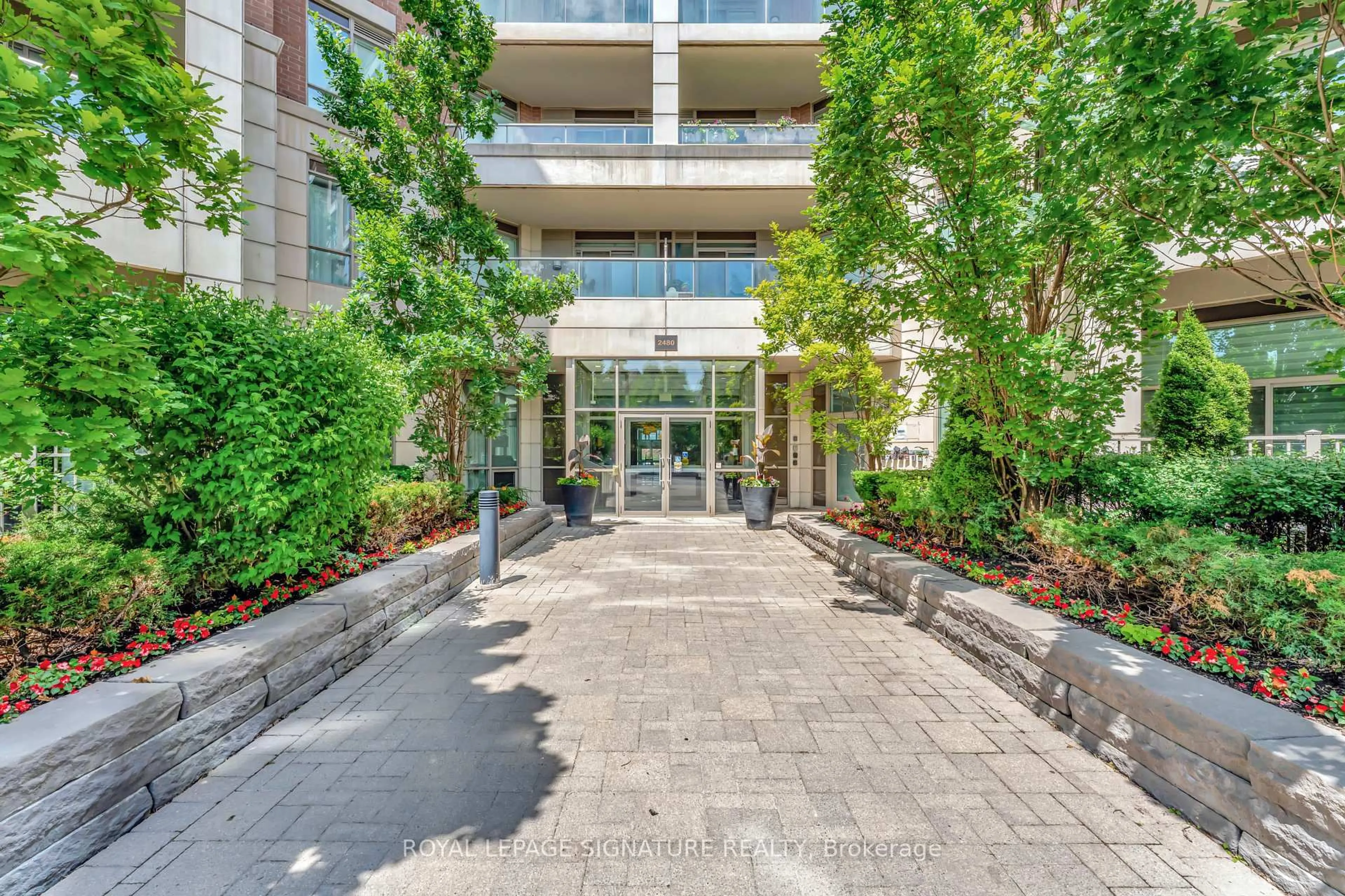 Indoor foyer for 2480 Prince Michael Dr #306, Oakville Ontario L6H 0H1
