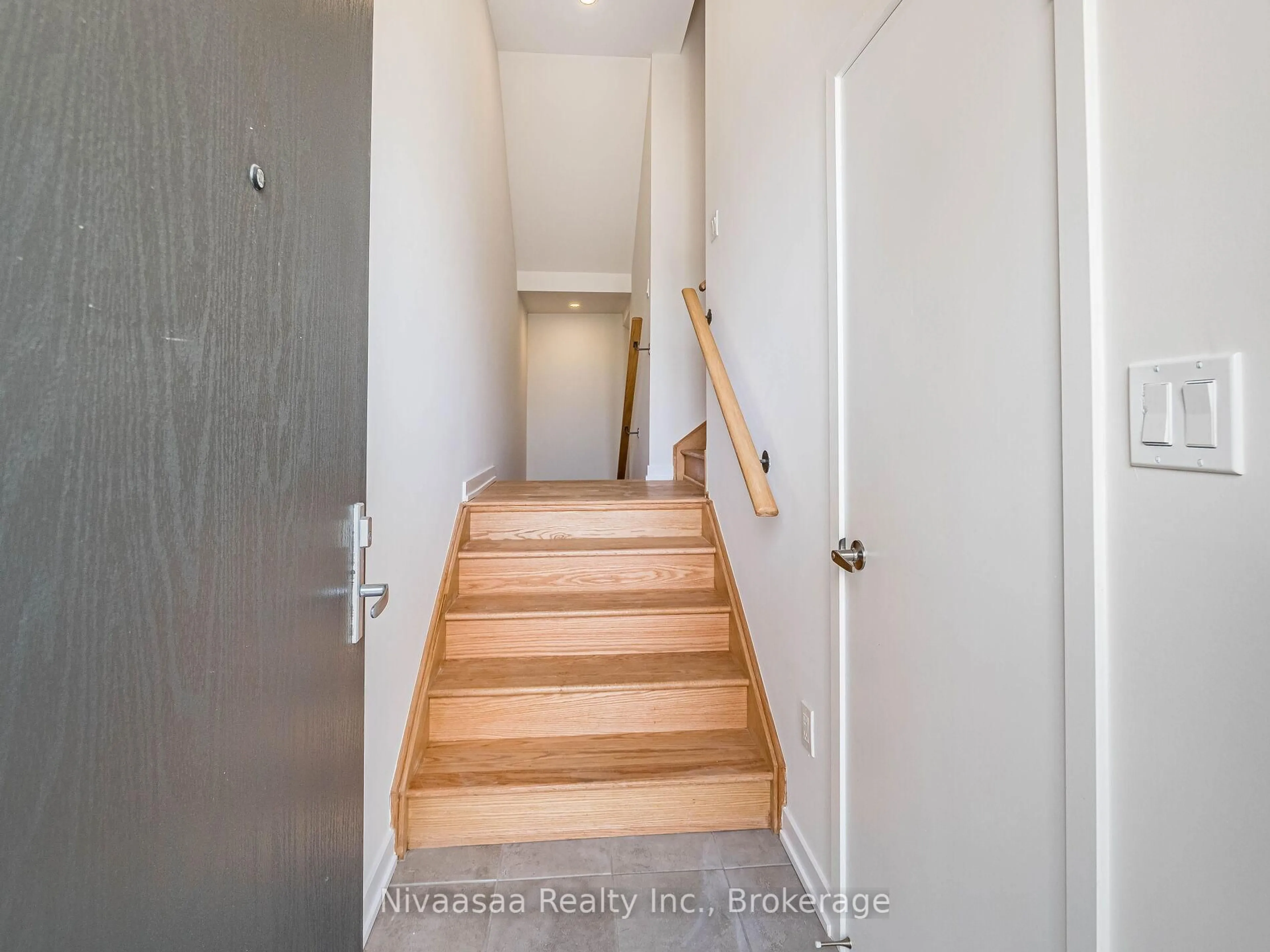 Indoor entryway for 21 Lambert Lane, Caledon Ontario L7E 4M5