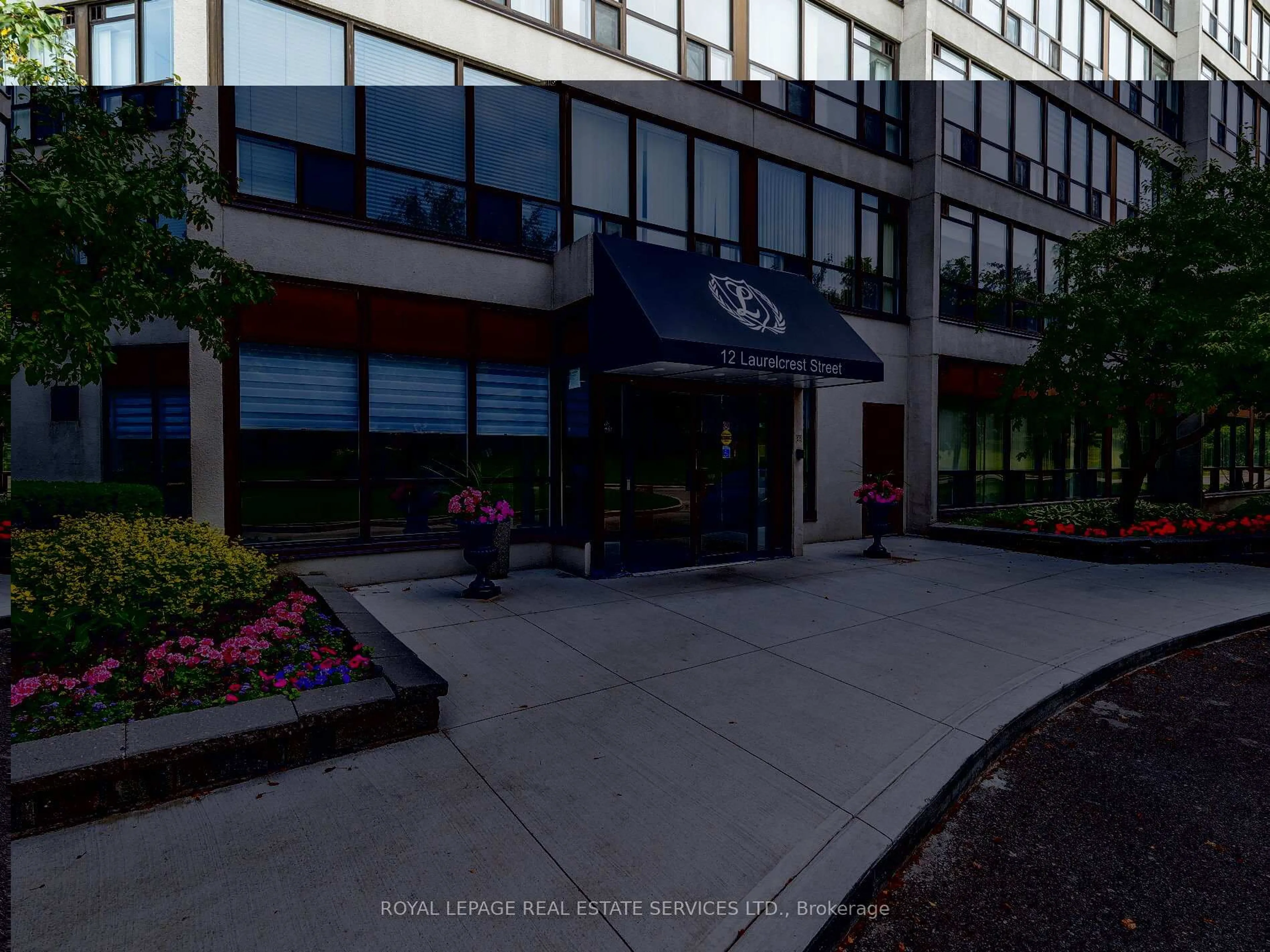 Indoor foyer for 12 Laurelcrest St #908, Brampton Ontario L6S 5Y4