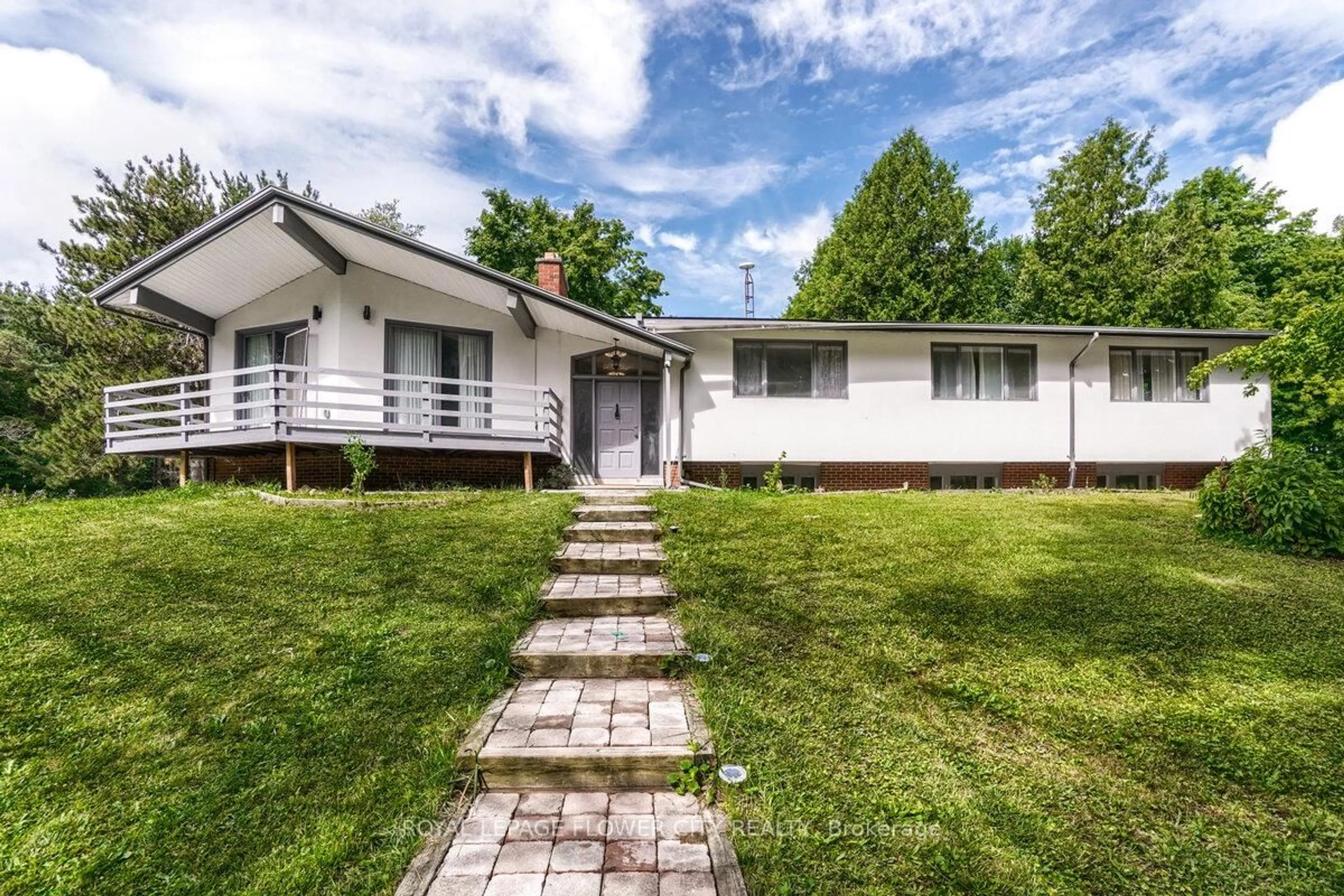 Home with vinyl exterior material, street for 5812 Beech Grve, Caledon Ontario L7K 0M7
