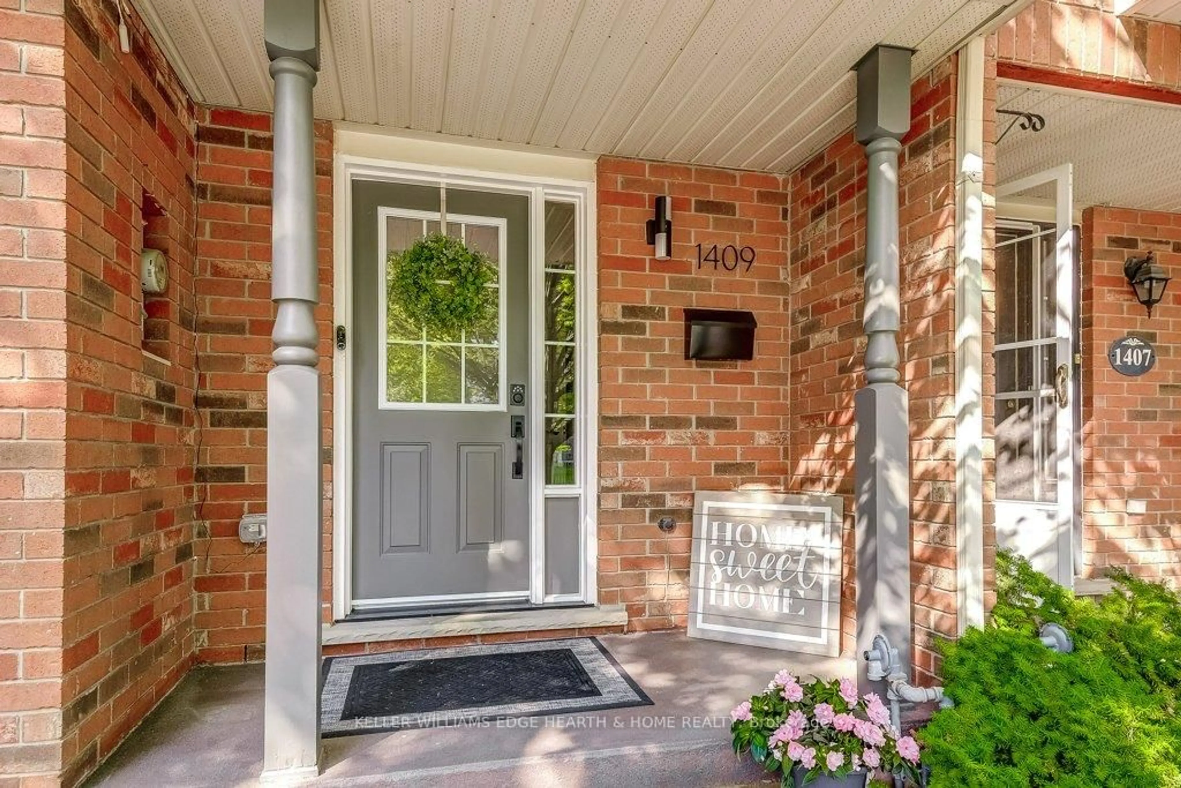 Indoor entryway for 1409 Tobyn Dr, Burlington Ontario L7M 4V7