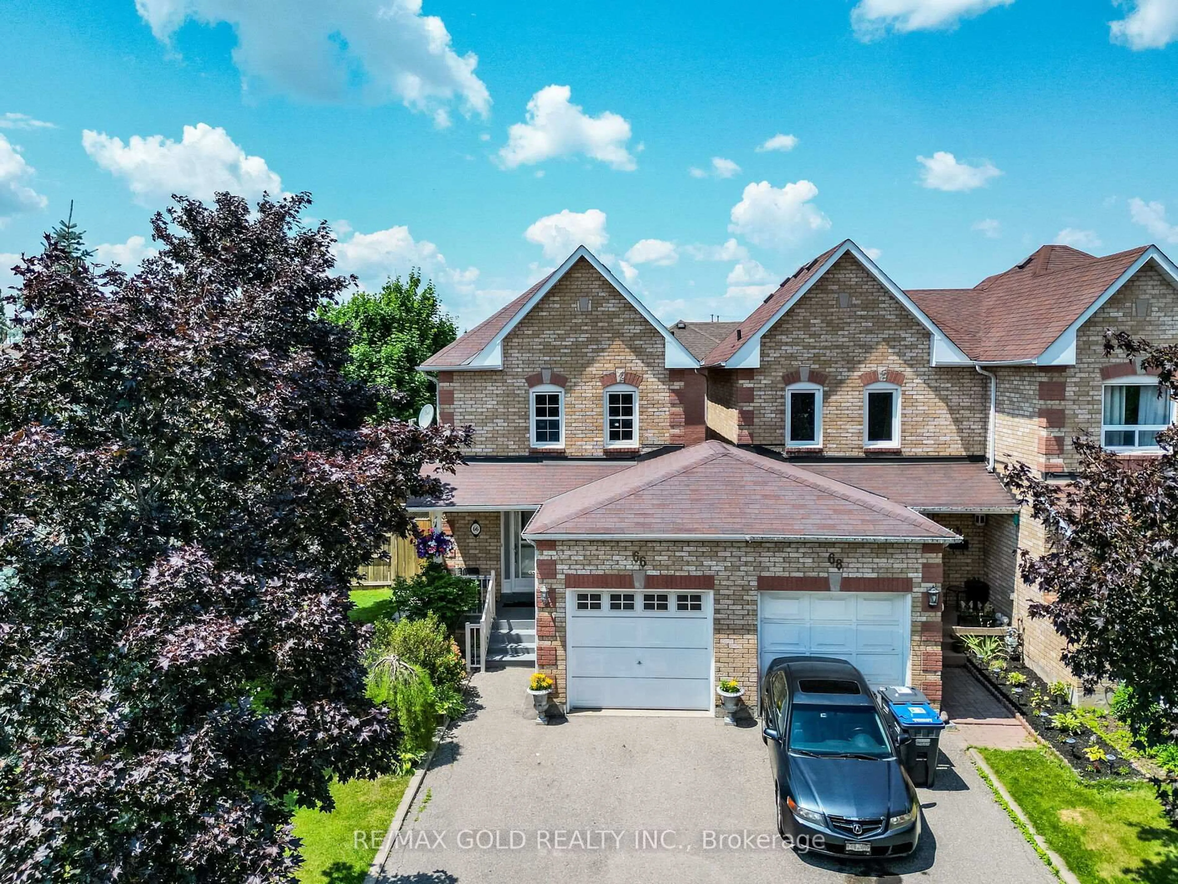 A pic from outside/outdoor area/front of a property/back of a property/a pic from drone, street for 66 Muirland Cres, Brampton Ontario L6X 4P3