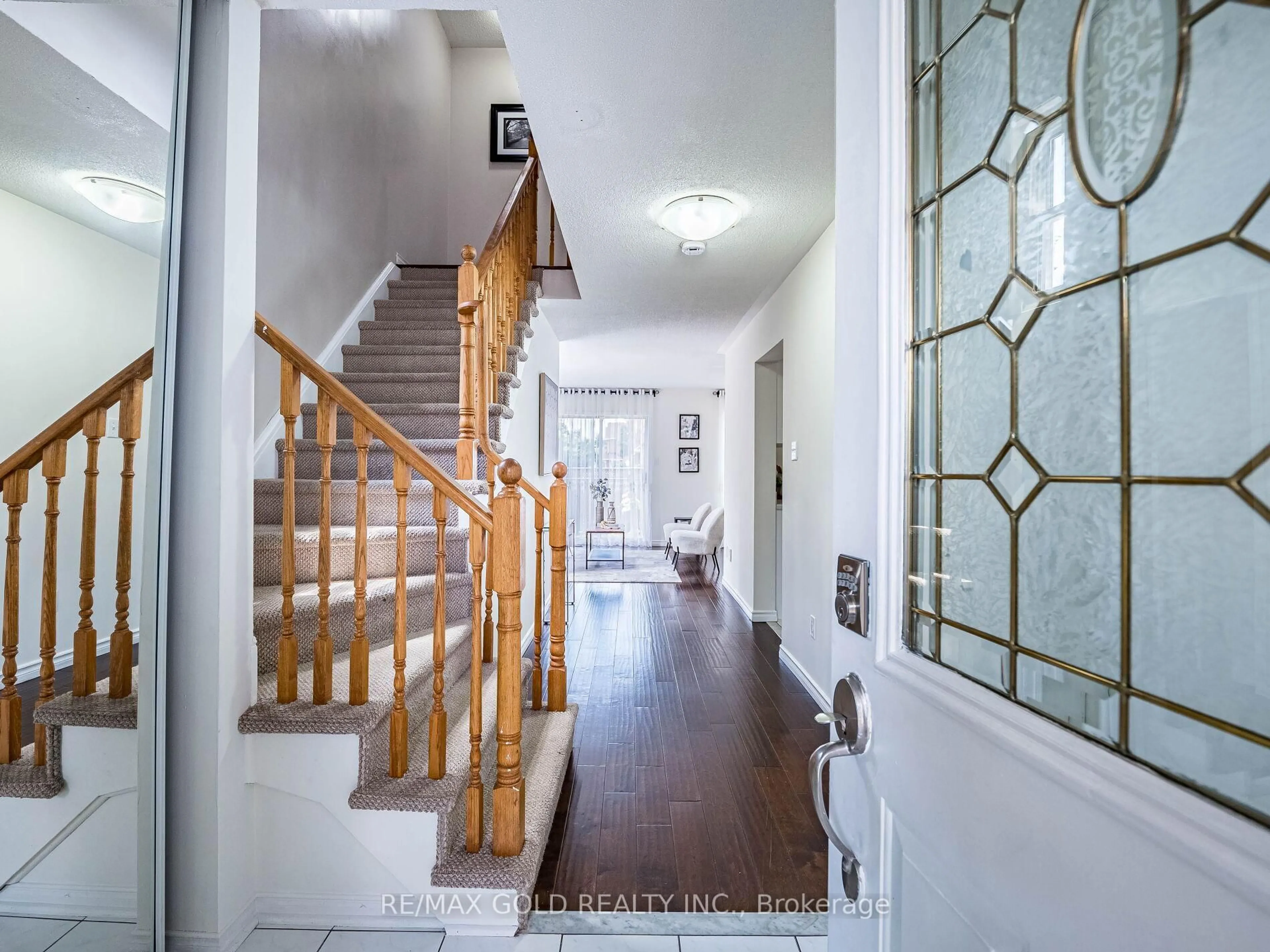 Indoor entryway for 66 Muirland Cres, Brampton Ontario L6X 4P3
