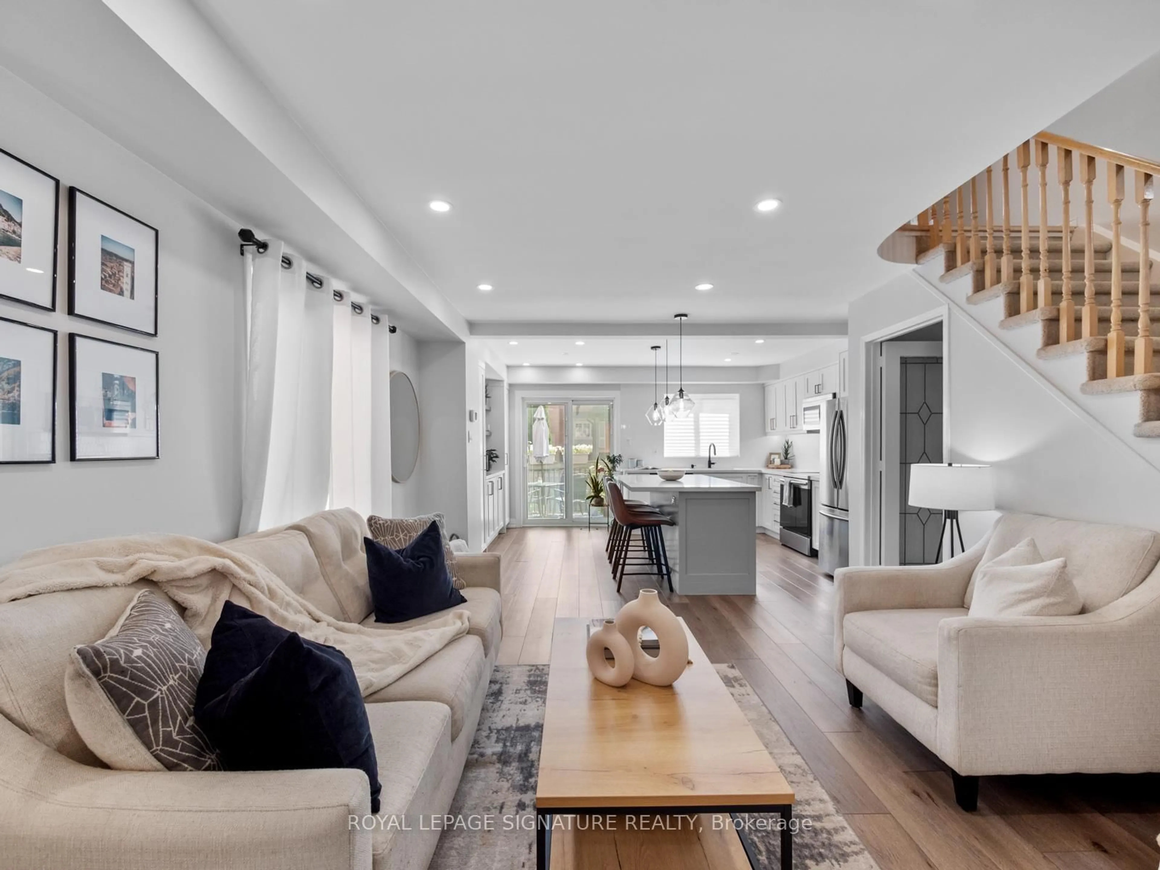 Living room with furniture, unknown for 1292 Sherwood Mills Blvd #113, Mississauga Ontario L5V 1S6