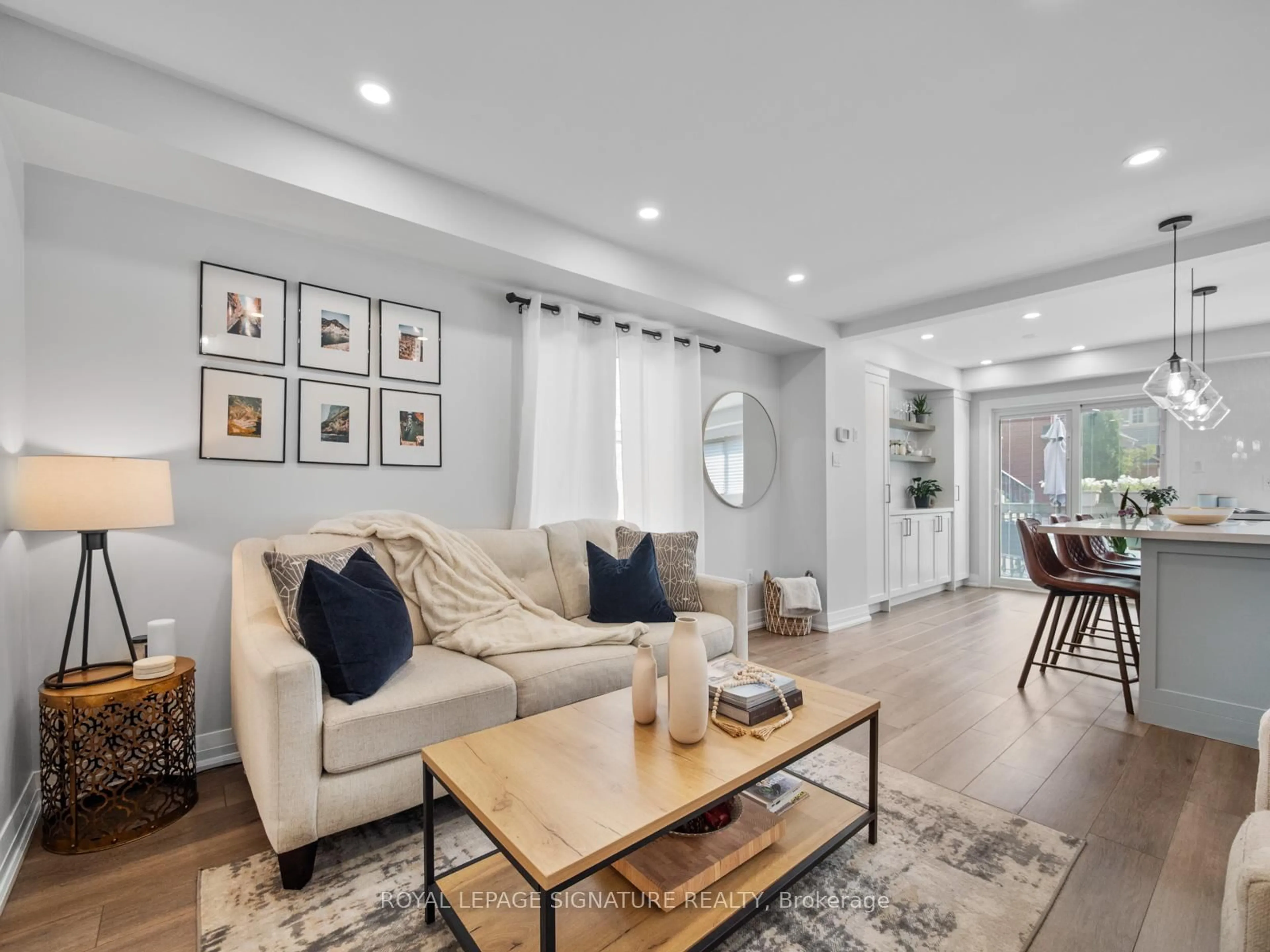 Living room with furniture, unknown for 1292 Sherwood Mills Blvd #113, Mississauga Ontario L5V 1S6