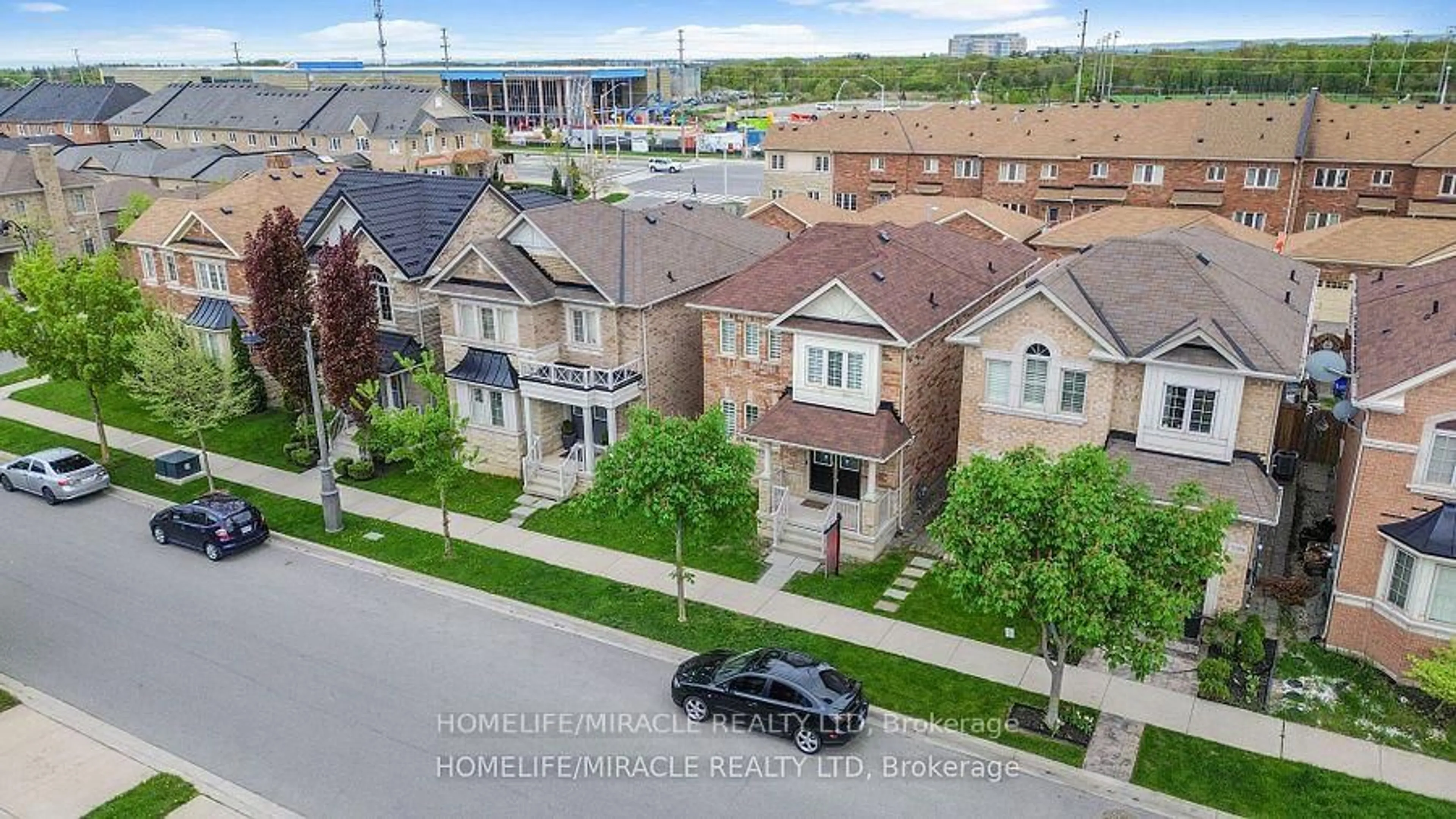 A pic from outside/outdoor area/front of a property/back of a property/a pic from drone, street for 3182 Robert Brown Blvd, Oakville Ontario L6M 0P2