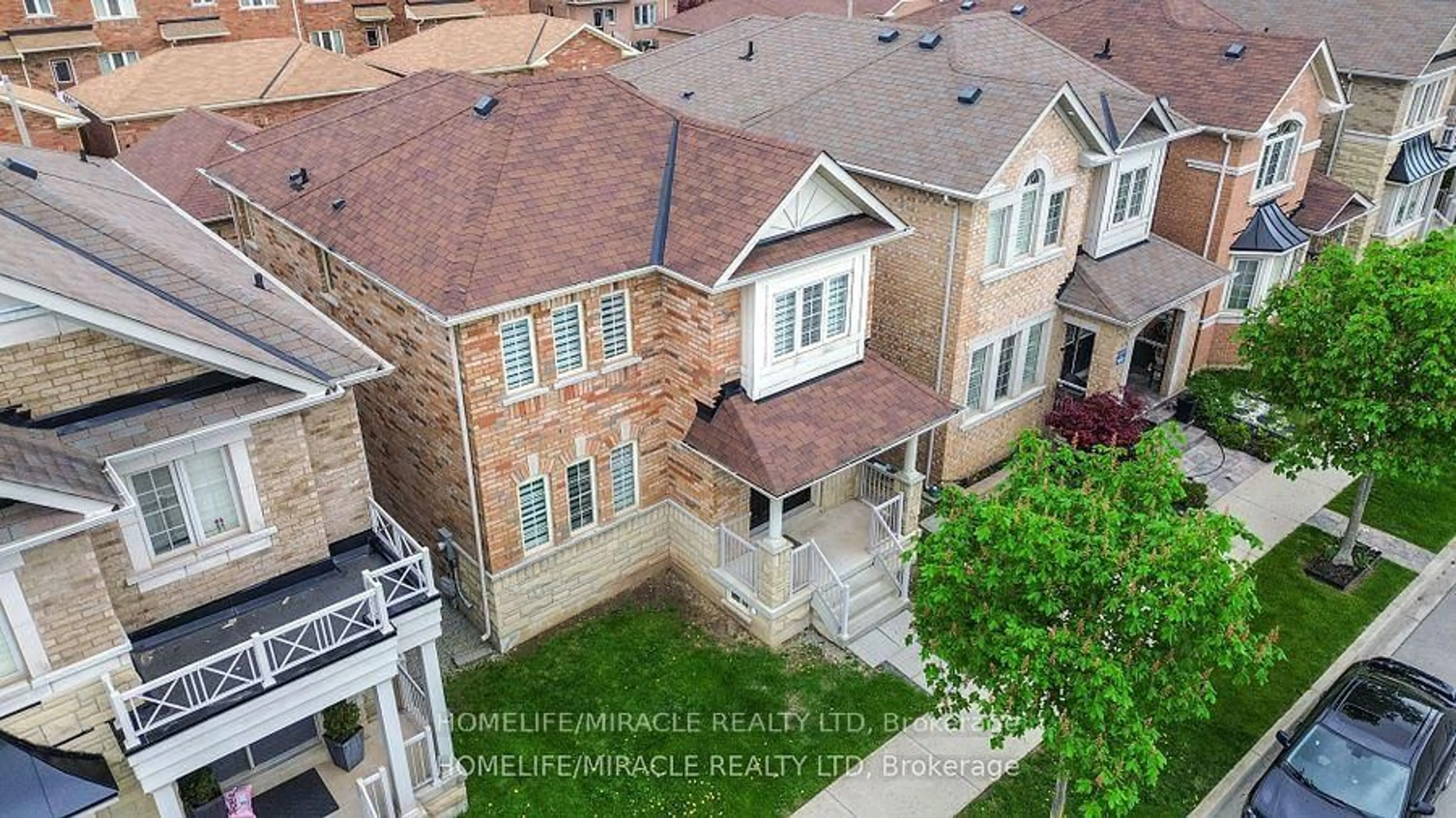A pic from outside/outdoor area/front of a property/back of a property/a pic from drone, street for 3182 Robert Brown Blvd, Oakville Ontario L6M 0P2
