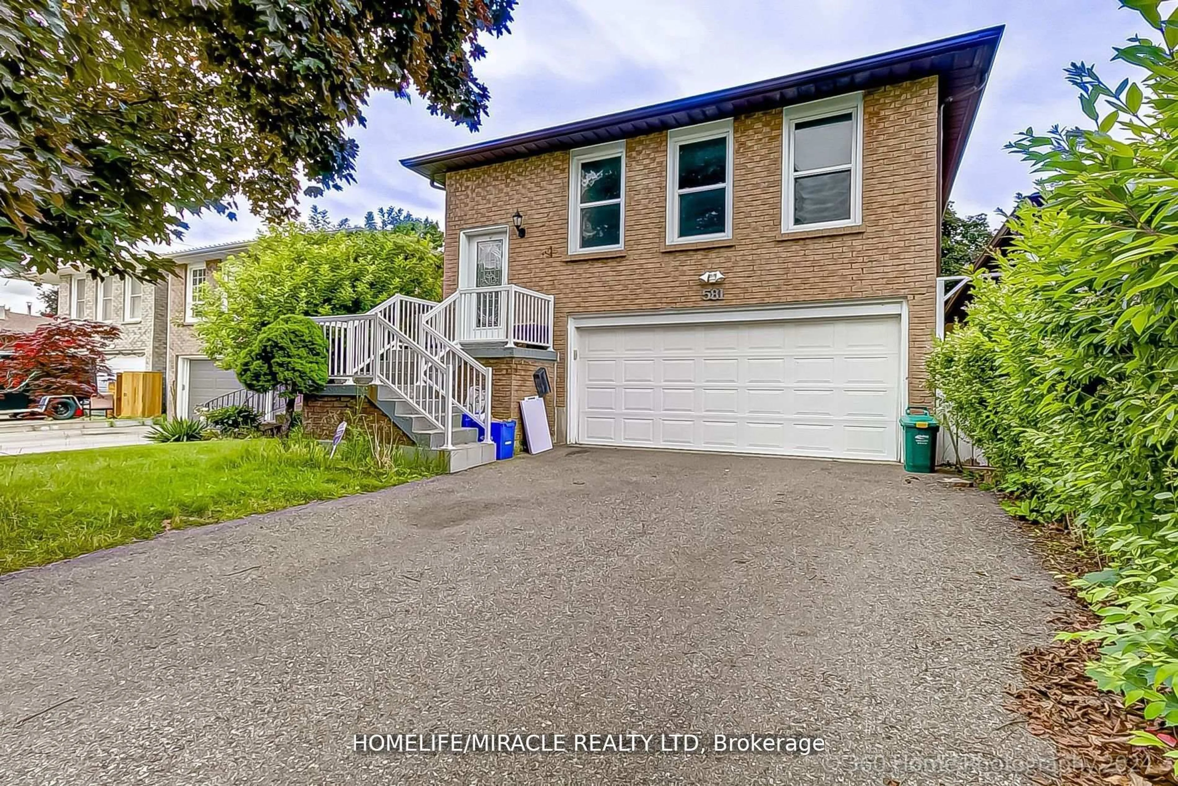 A pic from outside/outdoor area/front of a property/back of a property/a pic from drone, street for 581 Hayward Cres, Milton Ontario L9T 4T8