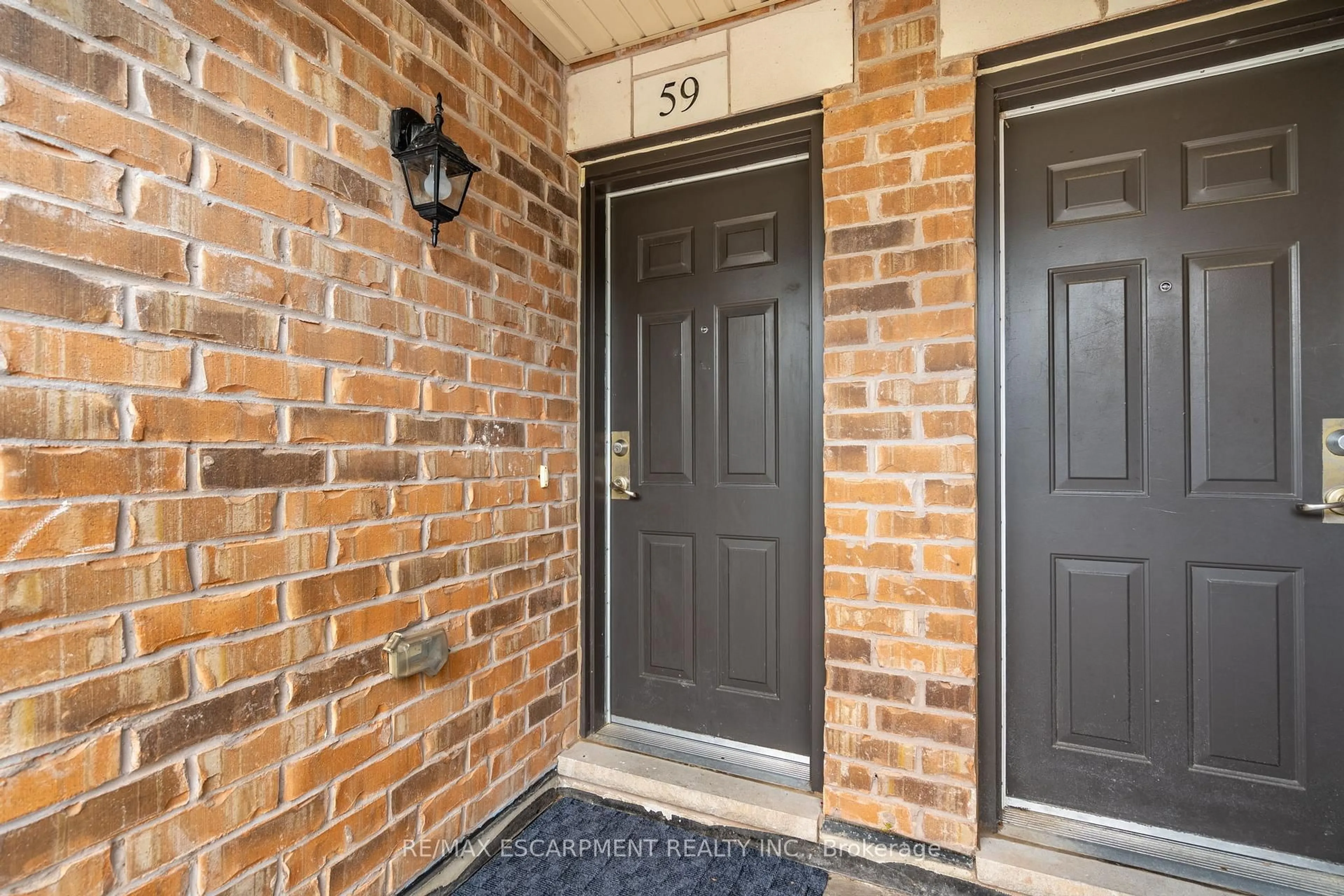Indoor entryway for 2441 Greenwich Dr #59, Oakville Ontario L6M 0S3