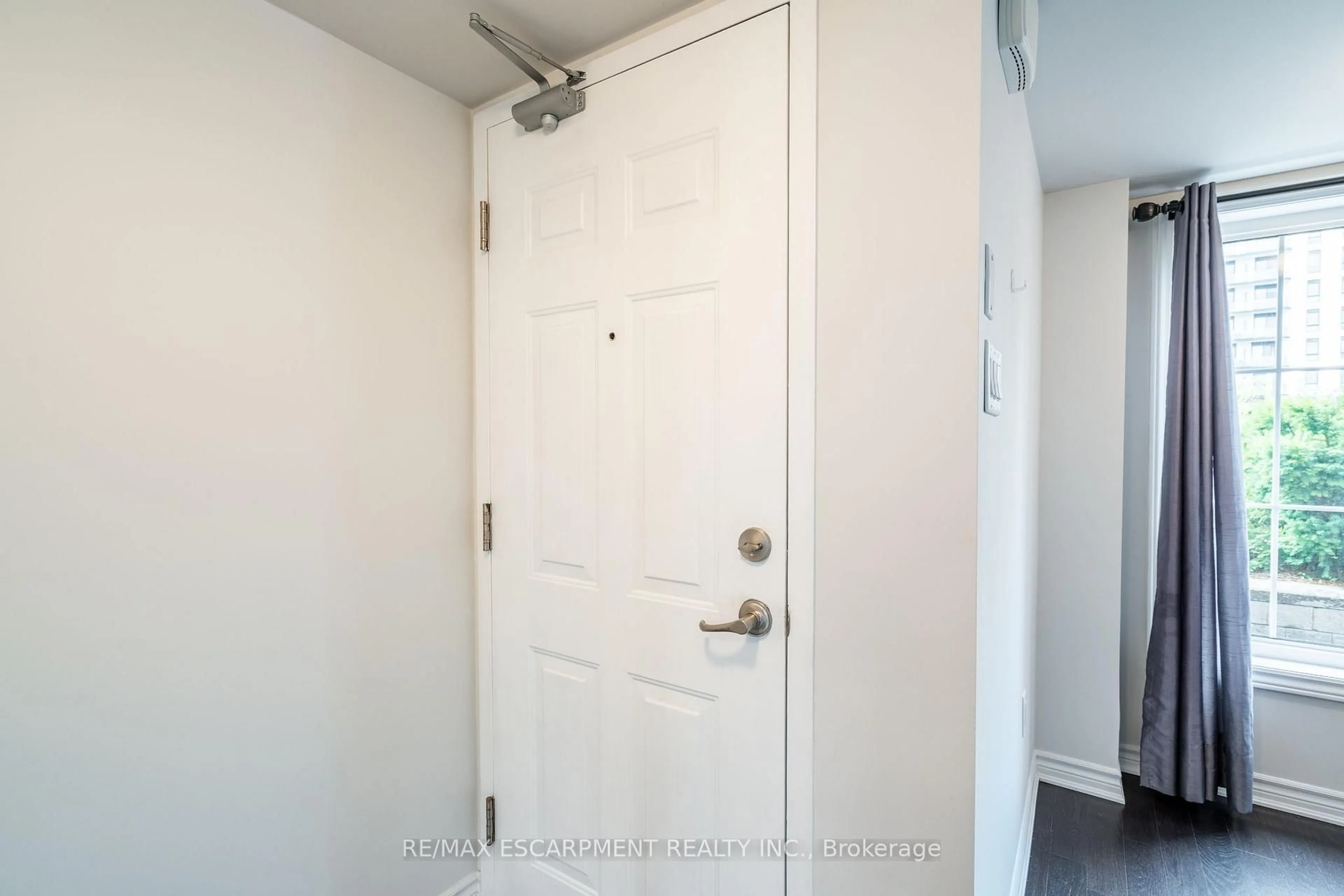 Indoor entryway for 2441 Greenwich Dr #59, Oakville Ontario L6M 0S3