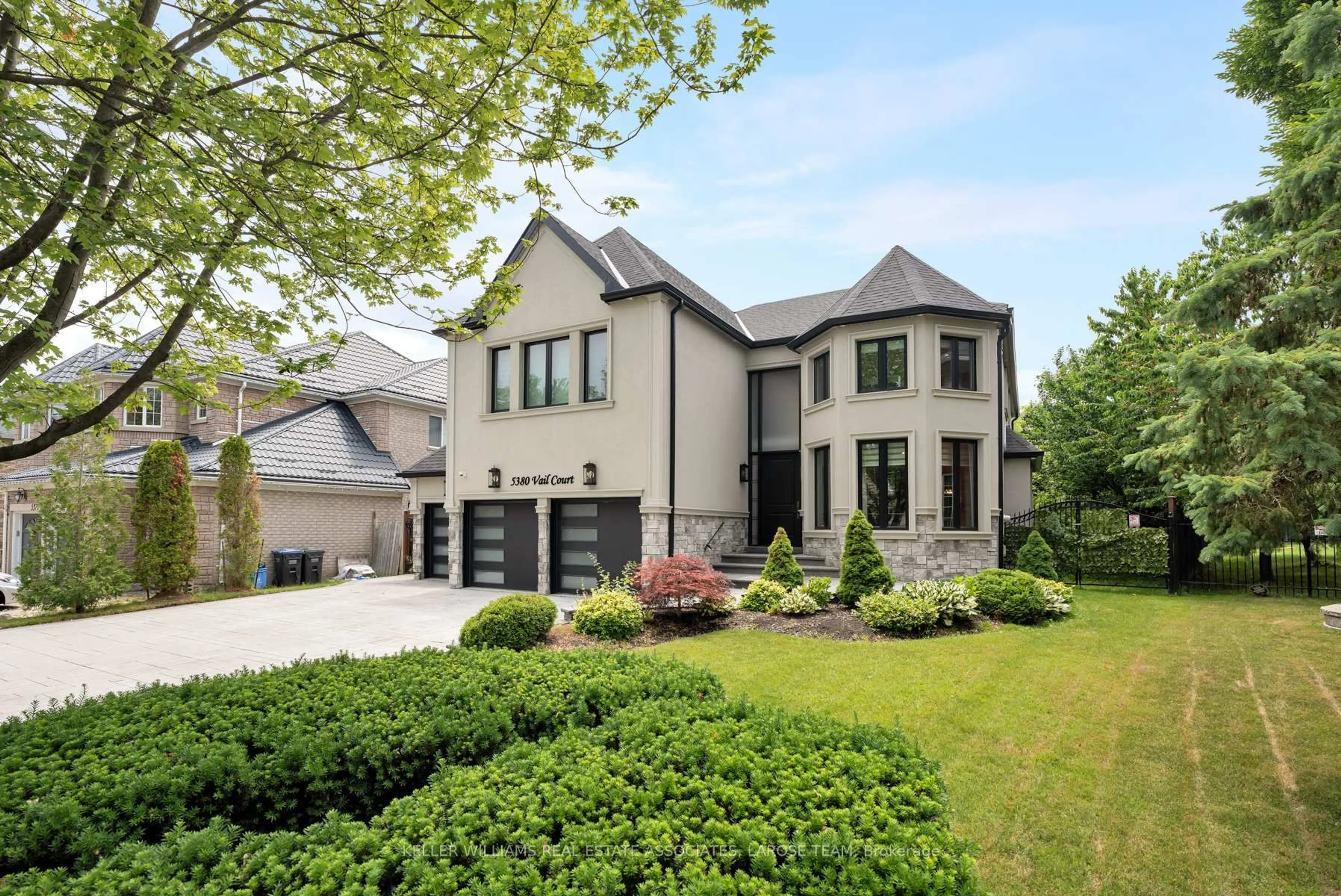 Home with brick exterior material, street for 5380 Vail Crt, Mississauga Ontario L5M 6G9