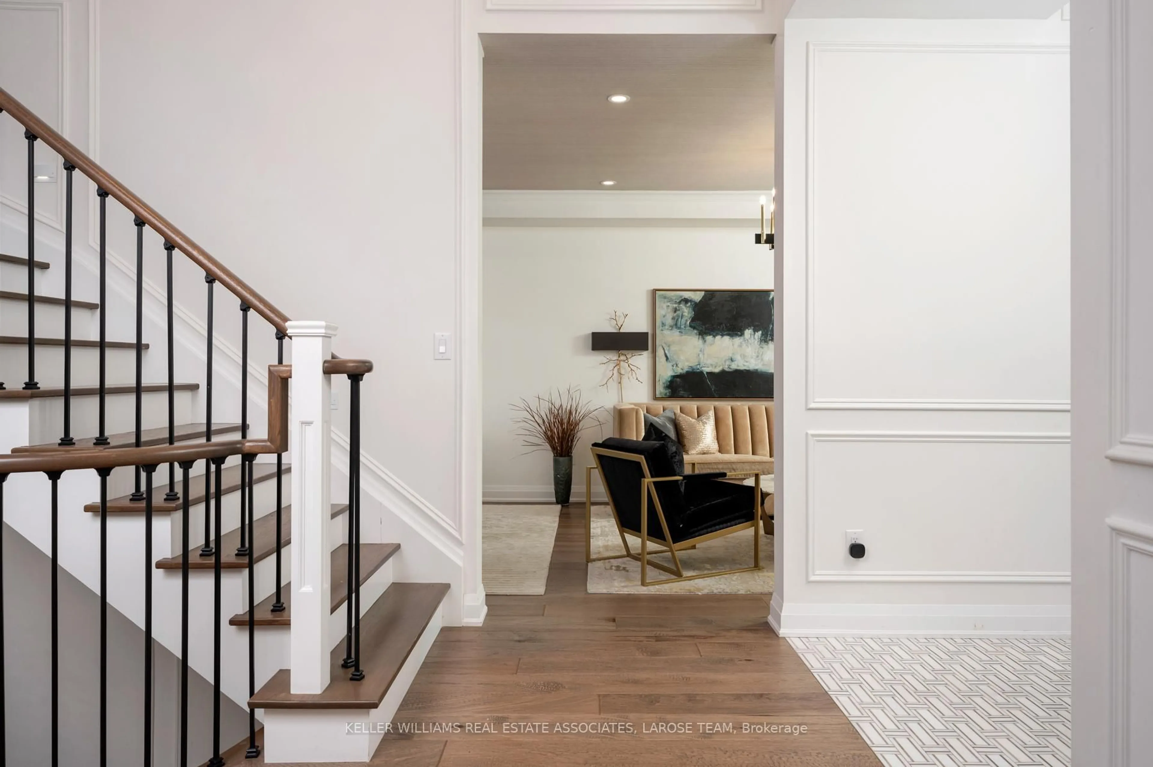 Indoor entryway for 5380 Vail Crt, Mississauga Ontario L5M 6G9