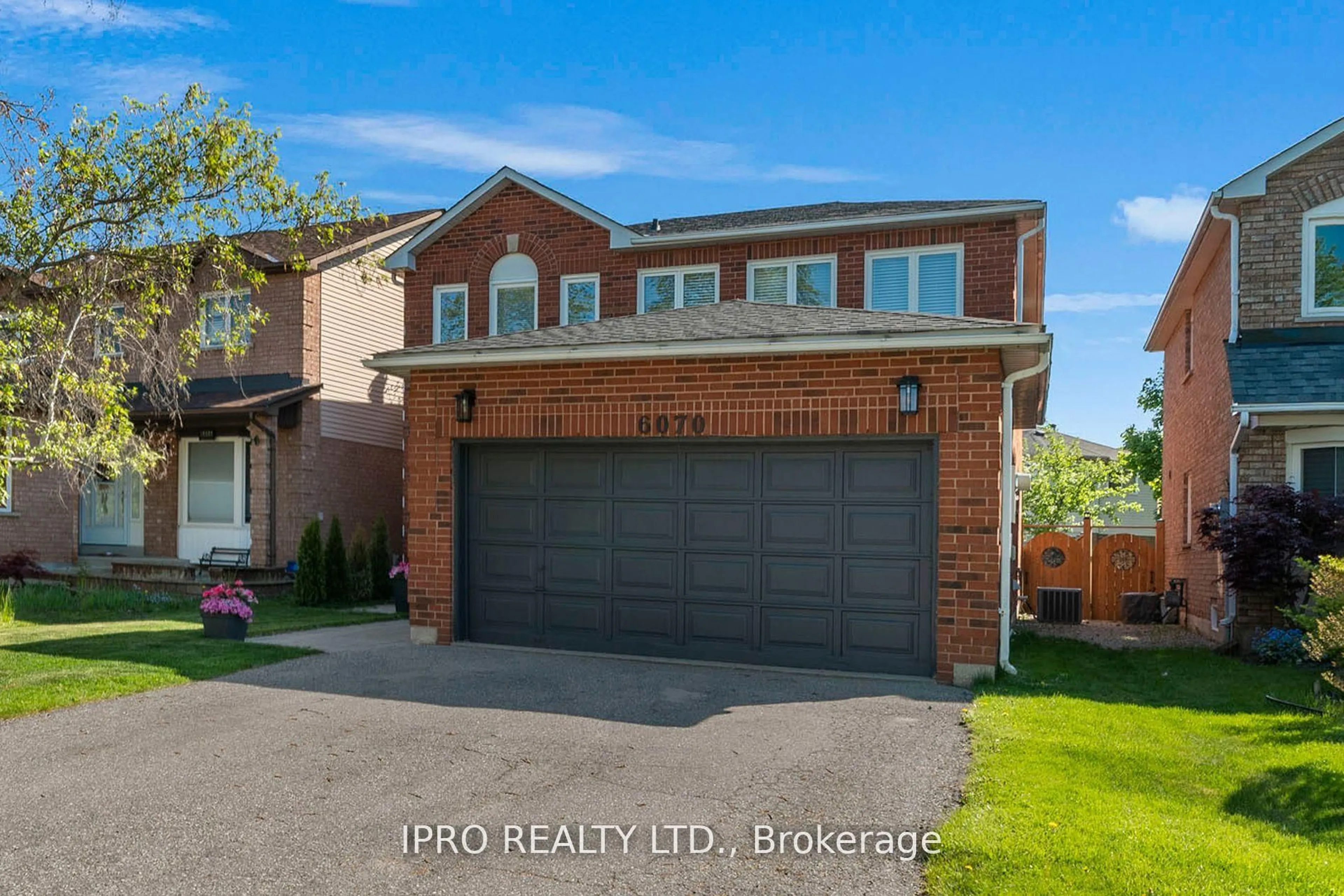 Home with brick exterior material, street for 6070 Prairie Circ, Mississauga Ontario L5N 5Z5