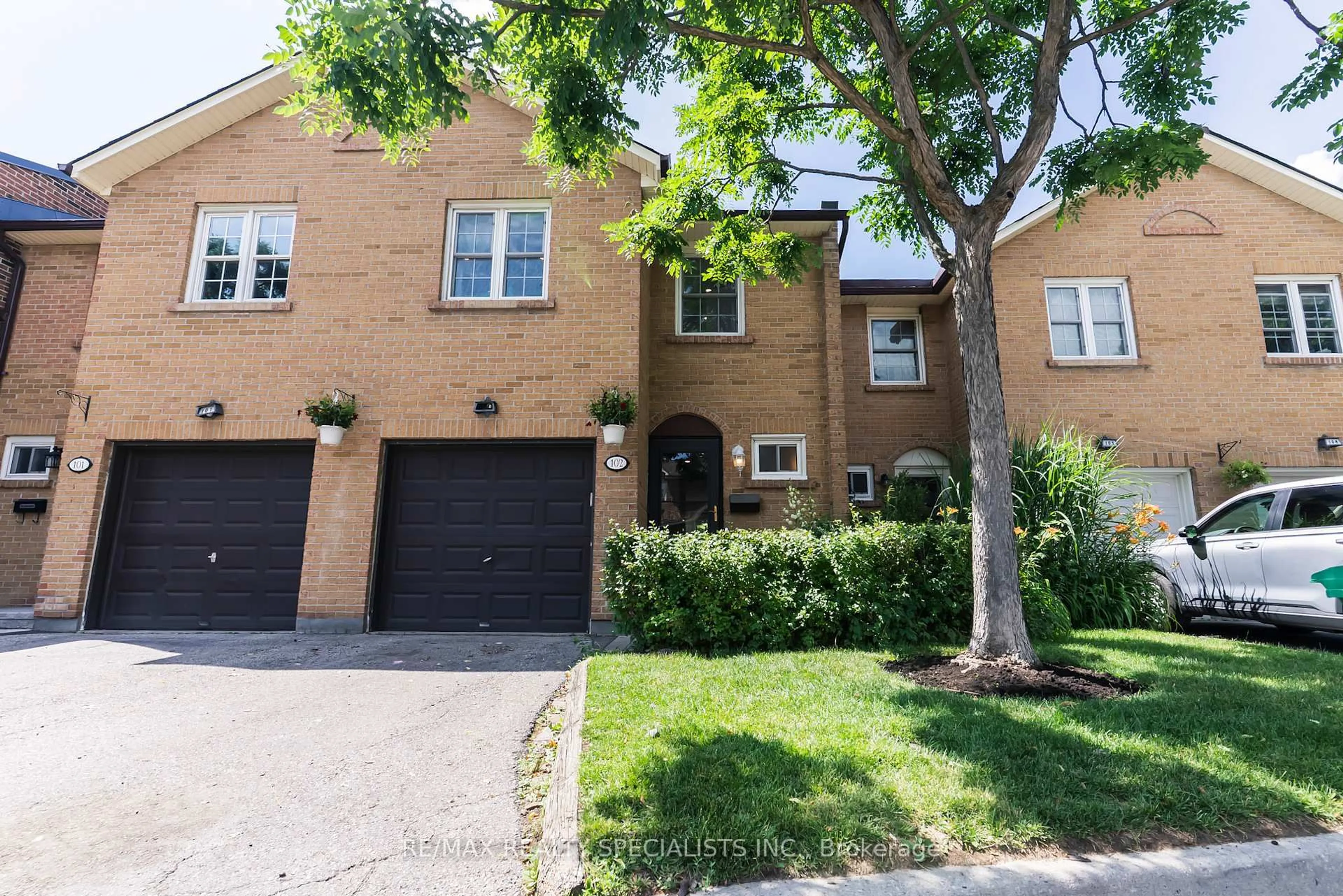 Home with brick exterior material, street for 2120 Rathburn Rd #102, Mississauga Ontario L4W 2S8
