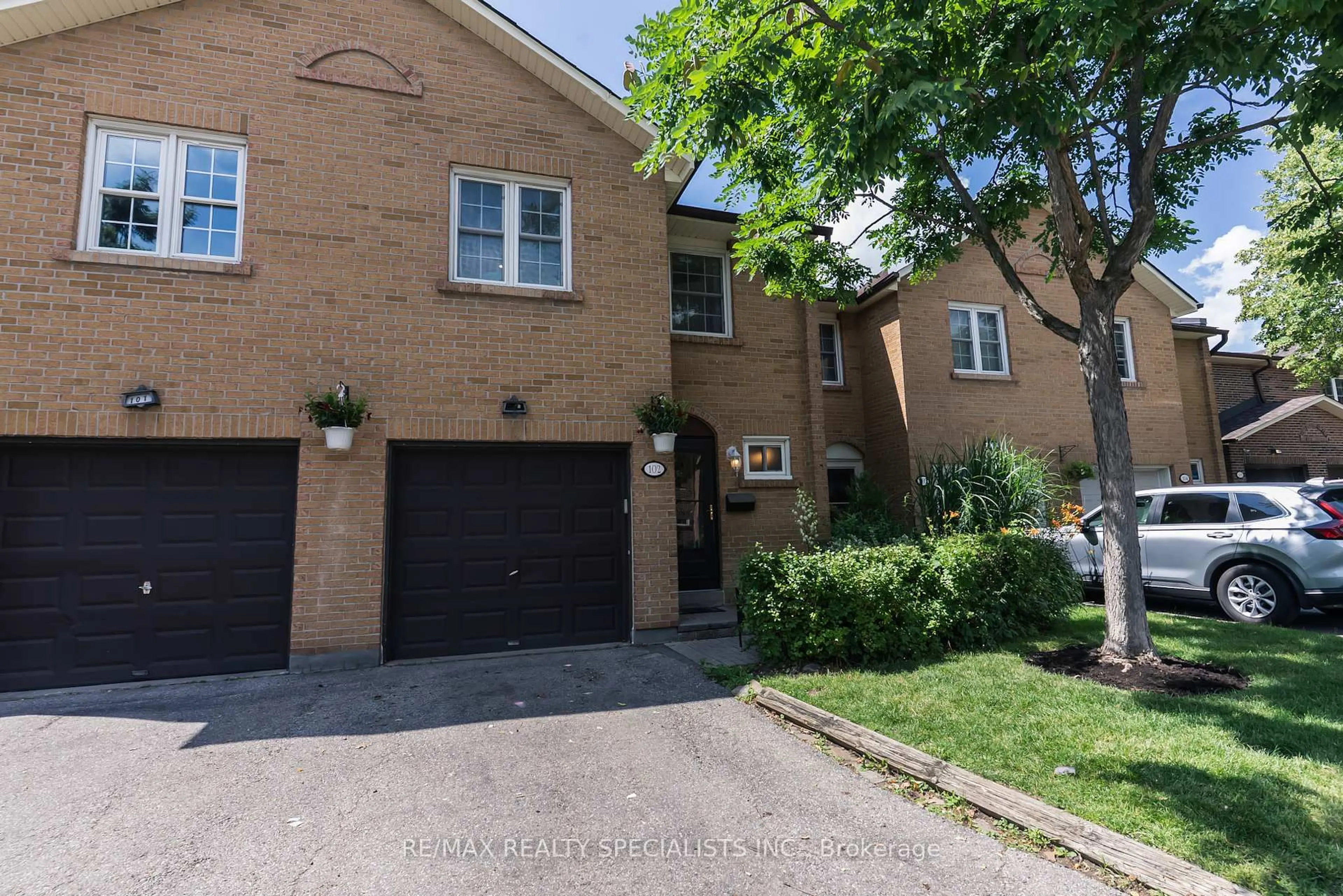 Unknown for 2120 Rathburn Rd #102, Mississauga Ontario L4W 2S8