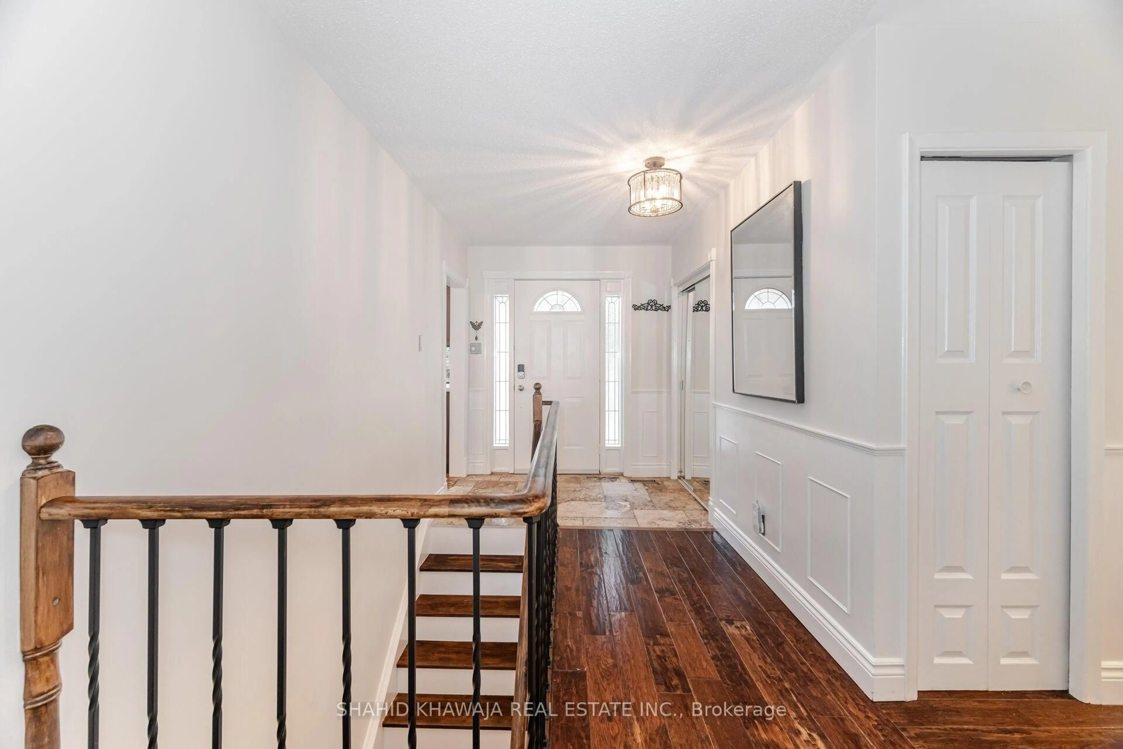 Indoor entryway for 3286 Gatliff Crt, Mississauga Ontario L4X 2L7