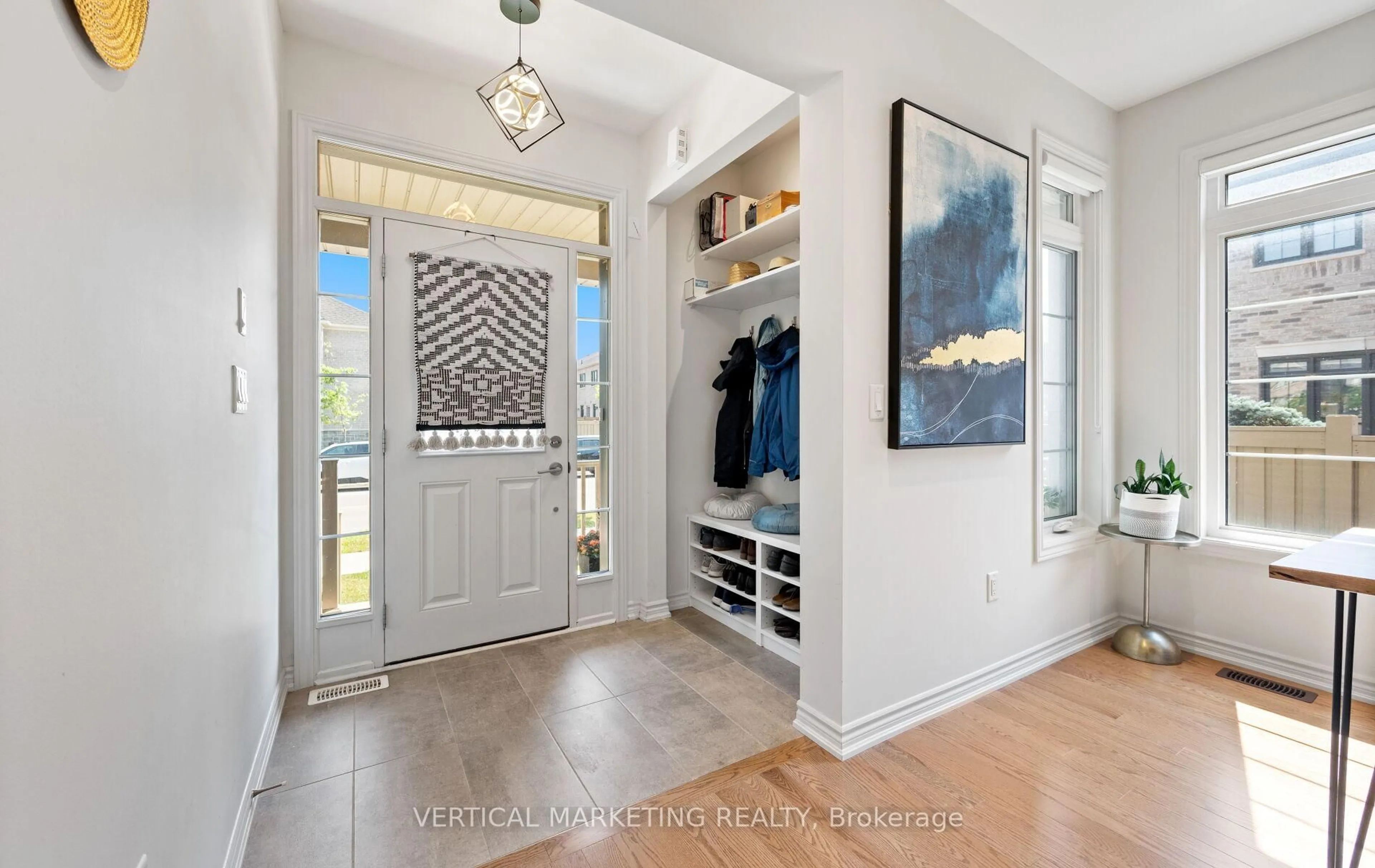 Indoor entryway for 1574 Kovachik Blvd, Milton Ontario L9E 1T4