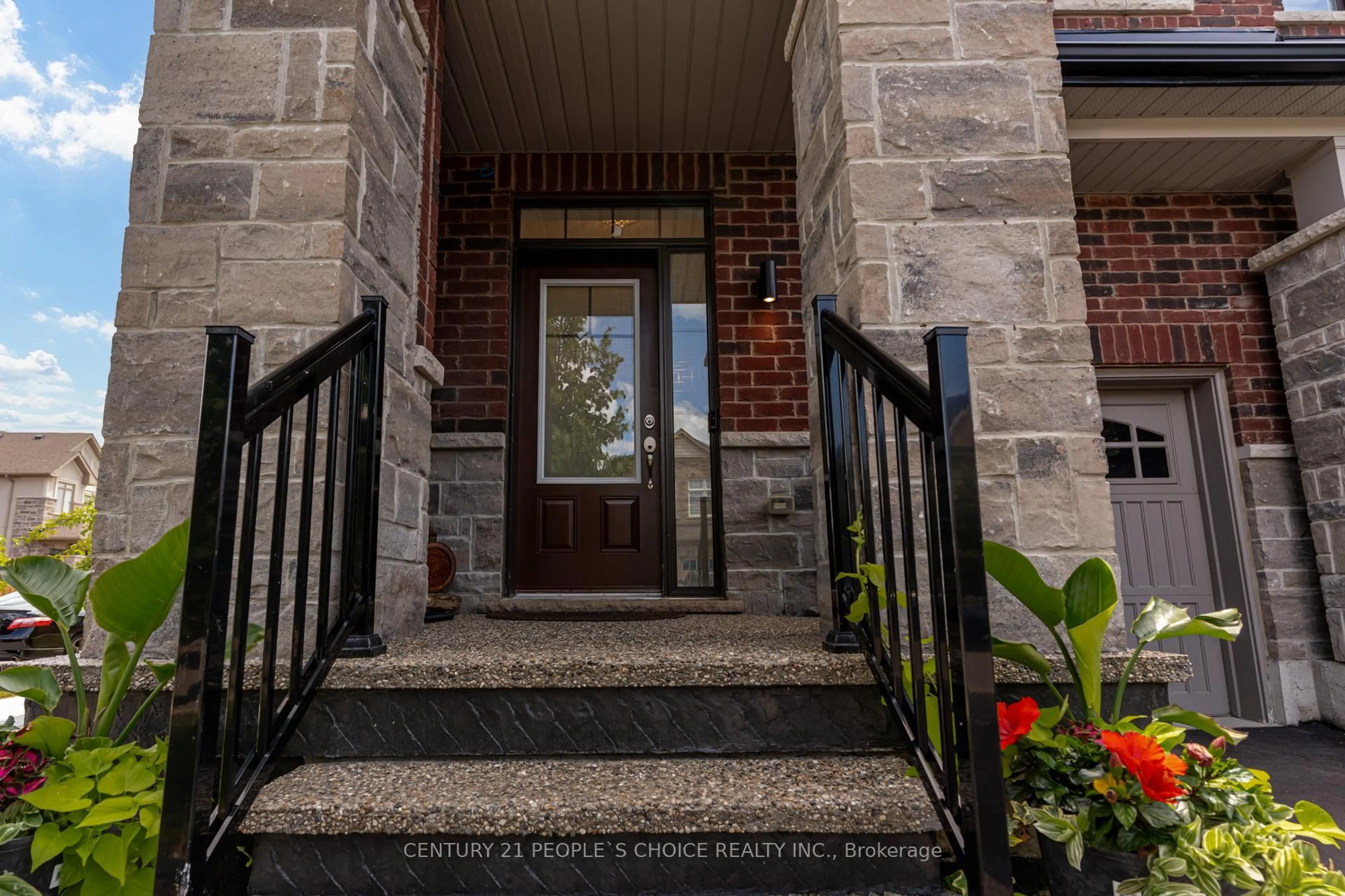 Indoor entryway for 113 Benadir Ave, Caledon Ontario L7C 4E7