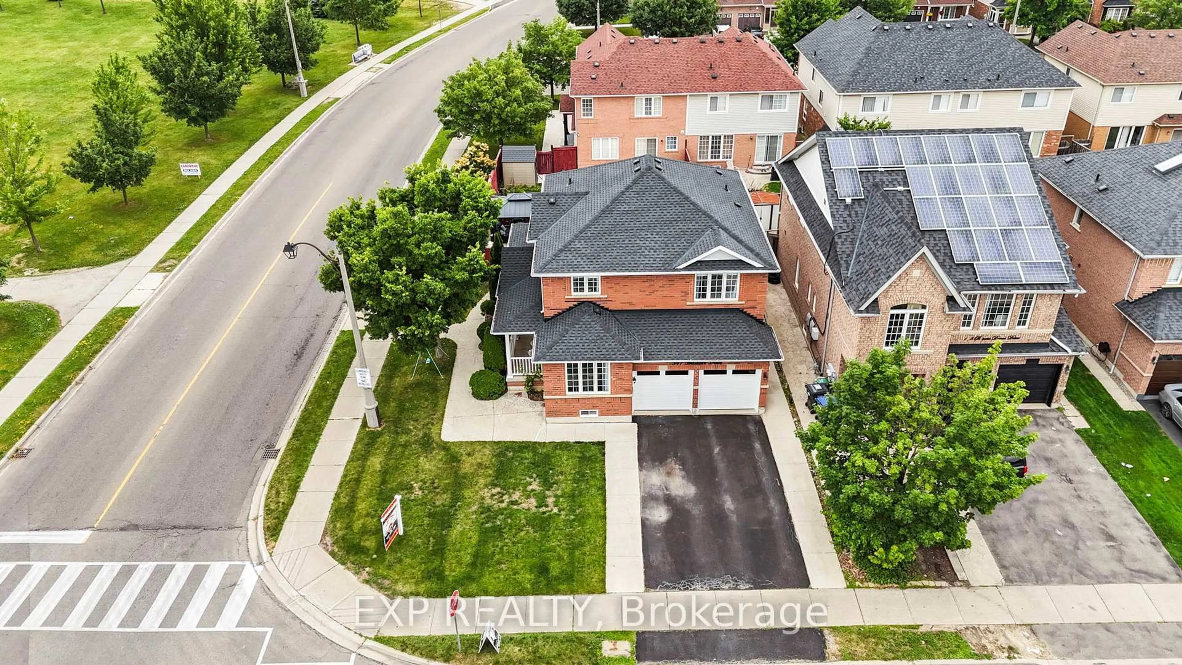 A pic from outside/outdoor area/front of a property/back of a property/a pic from drone, street for 347 Brisdale Dr, Brampton Ontario L7A 3M6