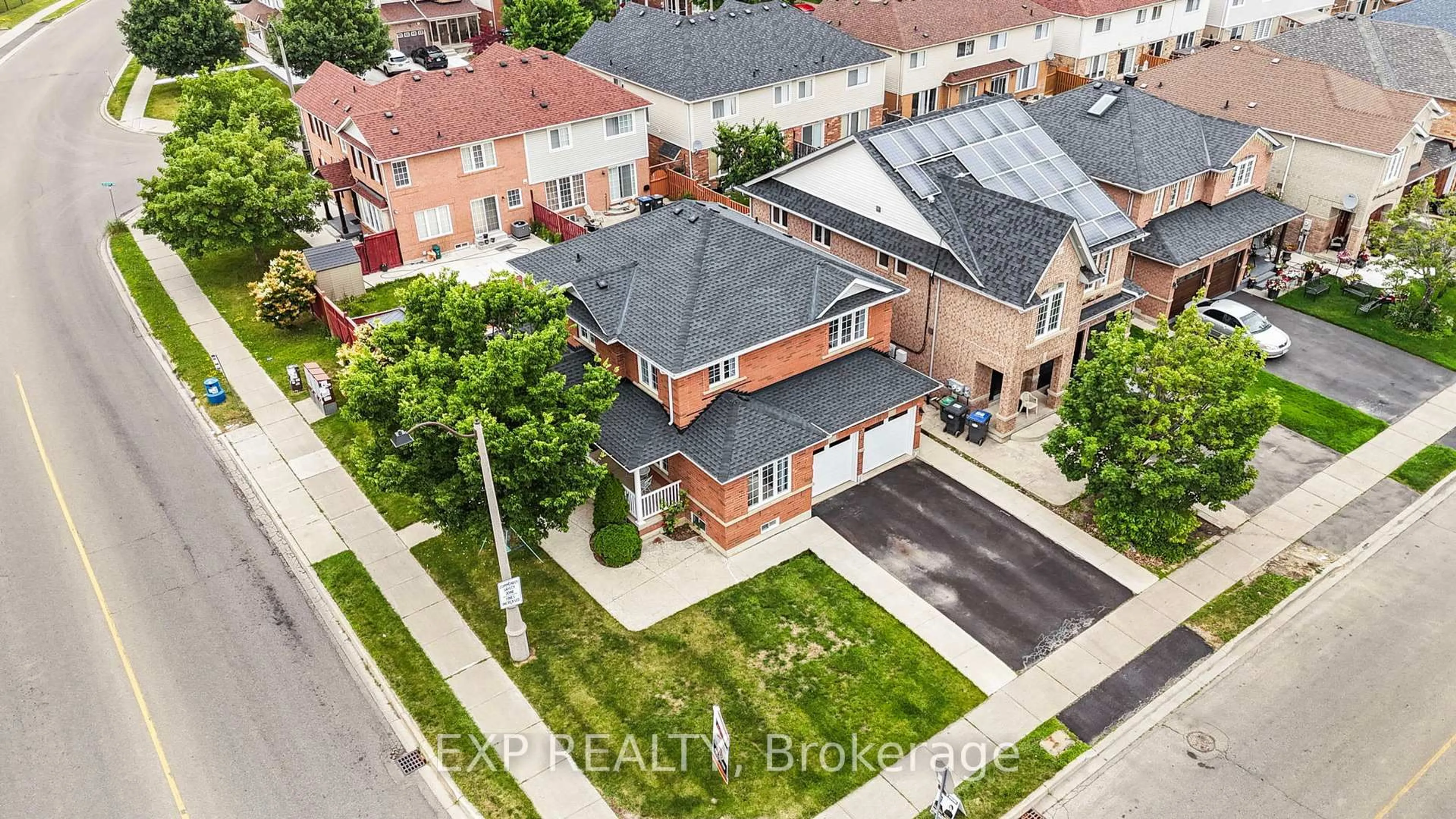 A pic from outside/outdoor area/front of a property/back of a property/a pic from drone, street for 347 Brisdale Dr, Brampton Ontario L7A 3M6