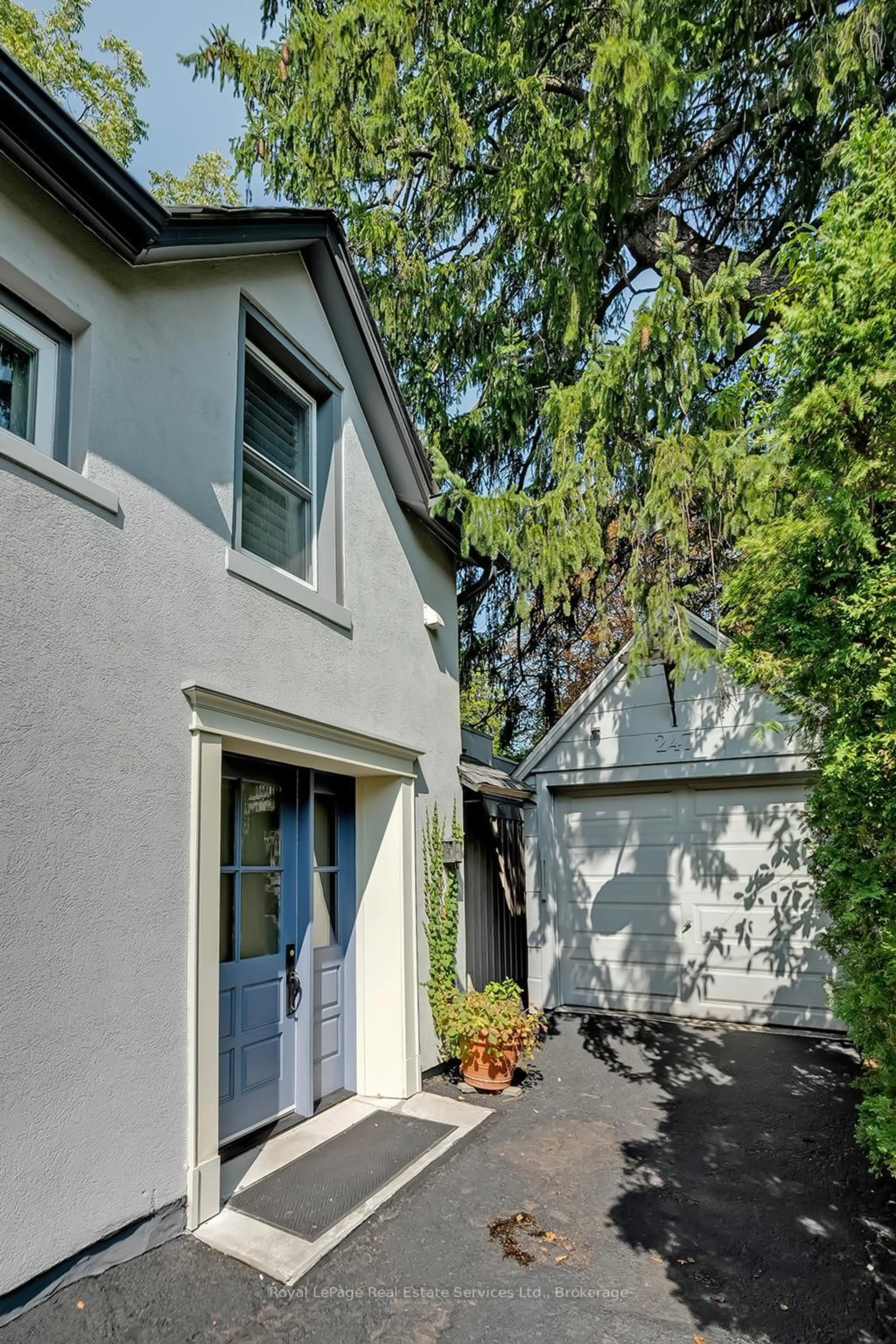 Unknown for 247 Trafalgar Rd, Oakville Ontario L6J 3H1