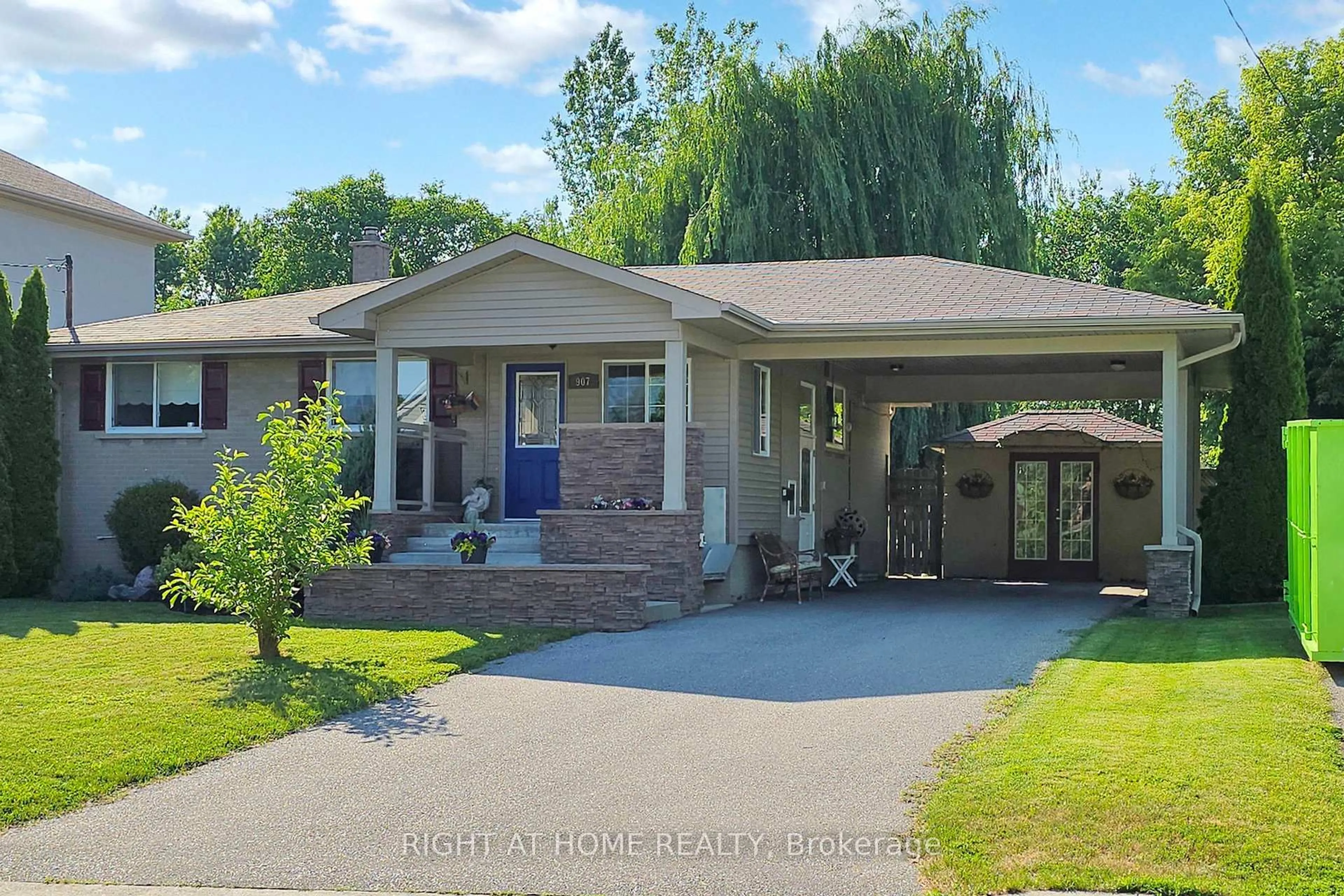Unknown for 907 Fourth St, Mississauga Ontario L5E 1J8