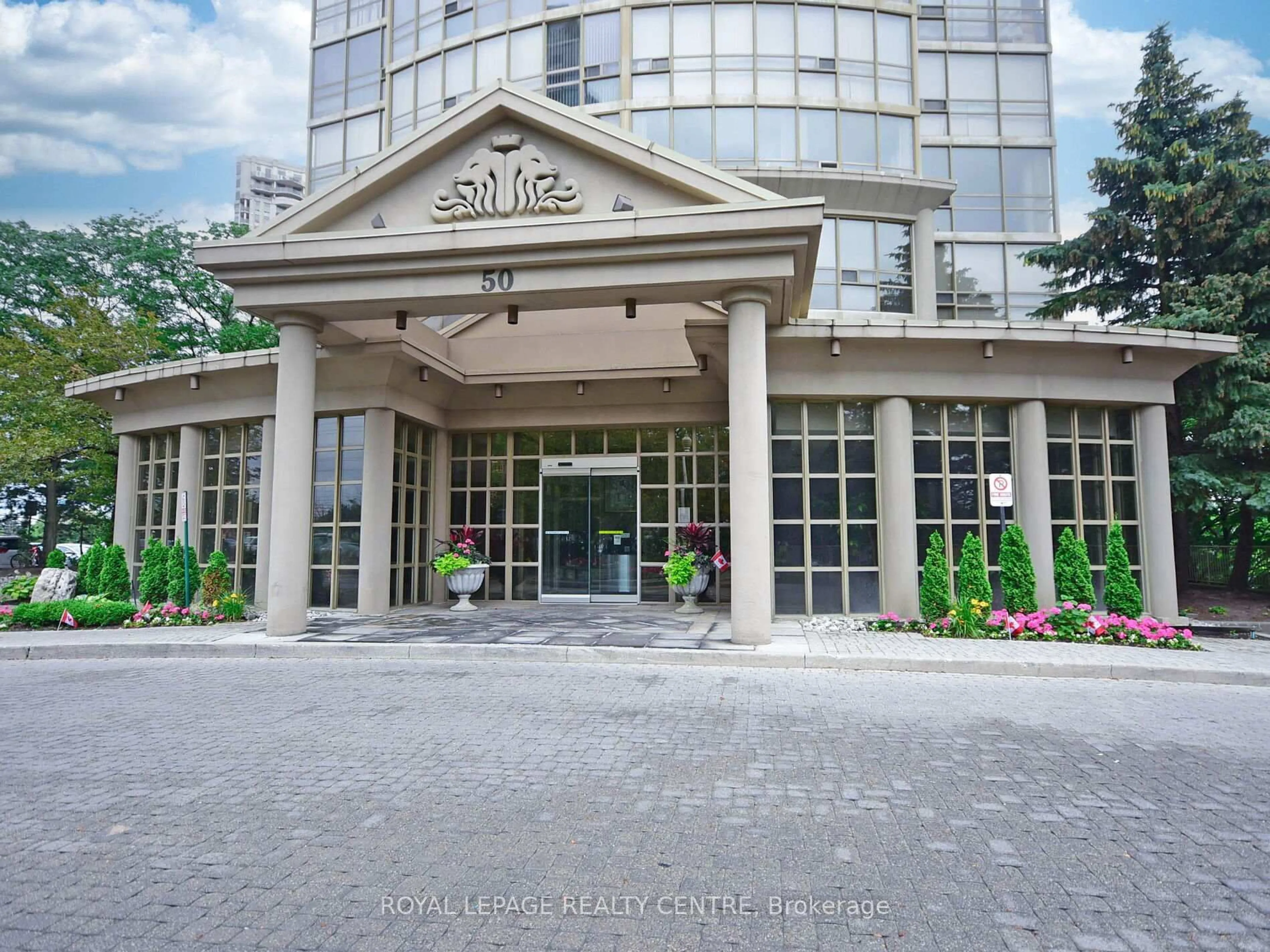 Indoor foyer for 50 Eglinton Ave #601, Mississauga Ontario L5R 3P5