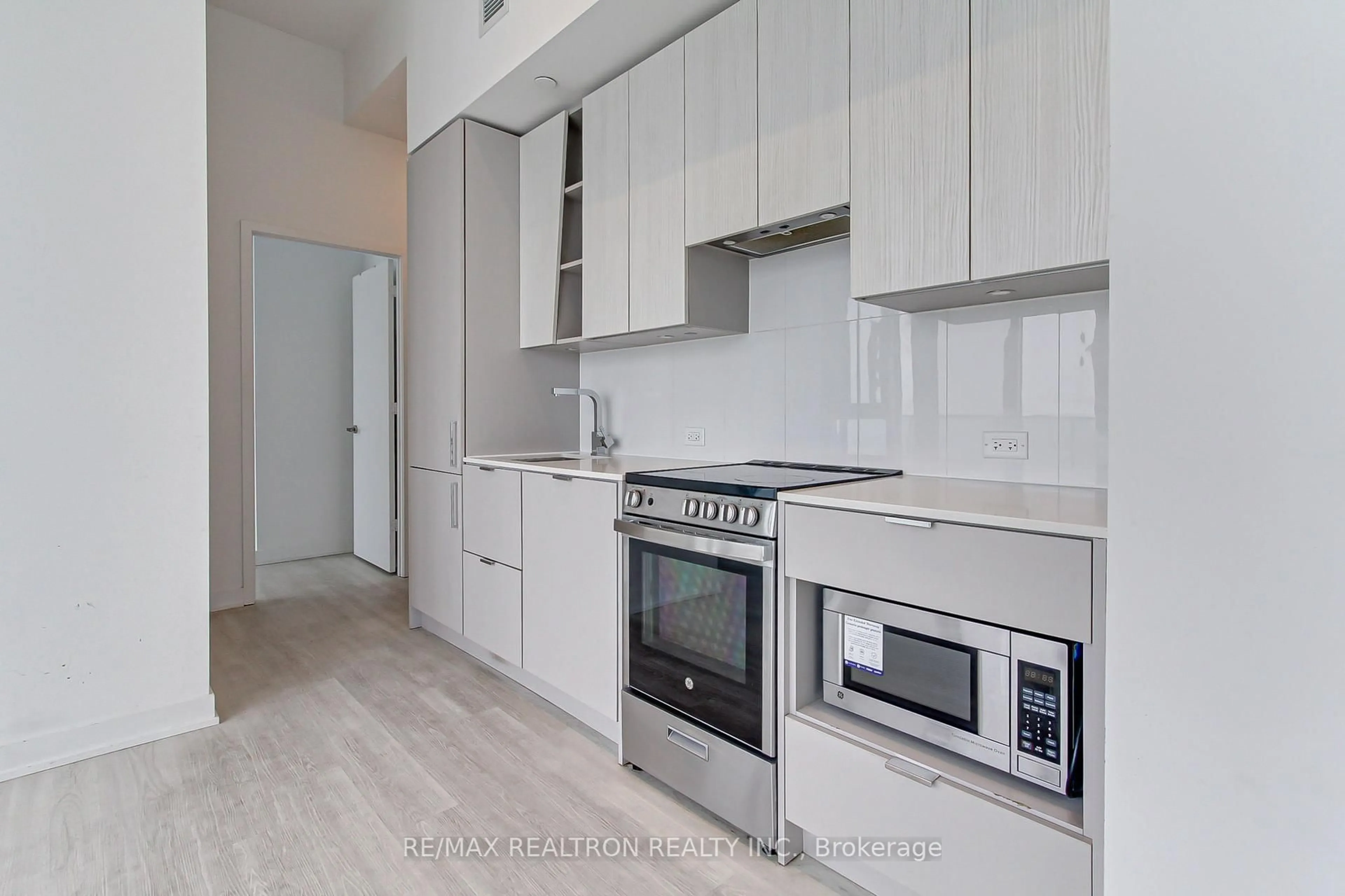 Standard kitchen, unknown for 3883 Quartz Rd #4903, Mississauga Ontario L5B 0M4