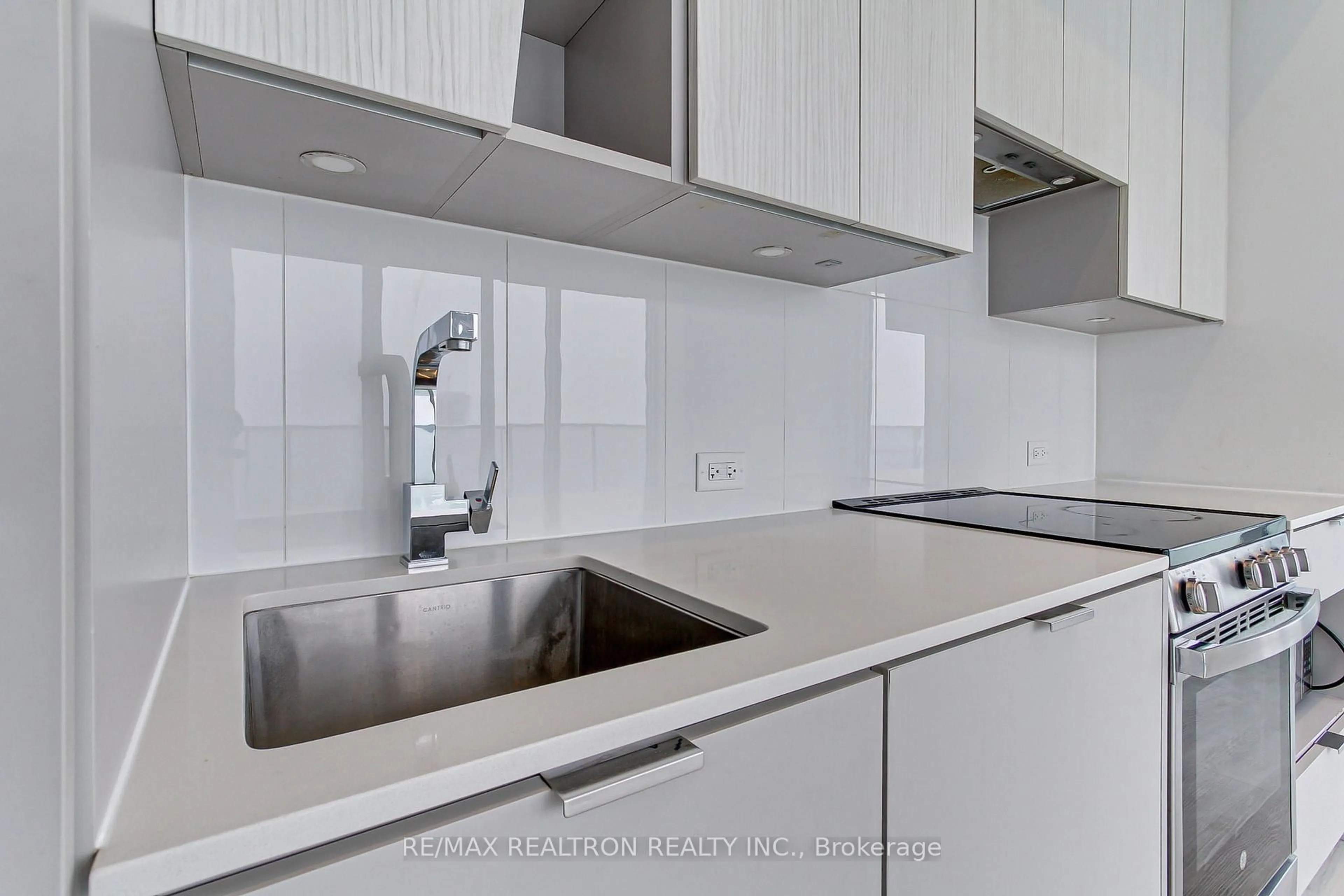 Standard kitchen, ceramic/tile floor for 3883 Quartz Rd #4903, Mississauga Ontario L5B 0M4