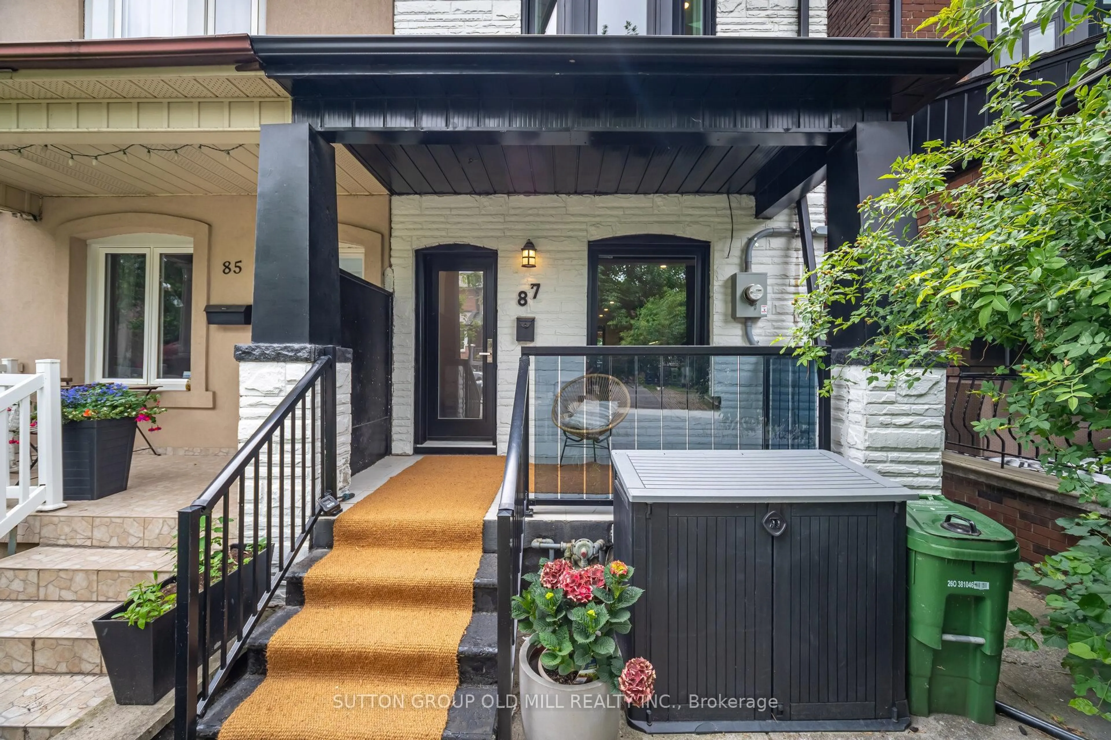 Indoor entryway for 87 Mackay Ave, Toronto Ontario M6H 2N7