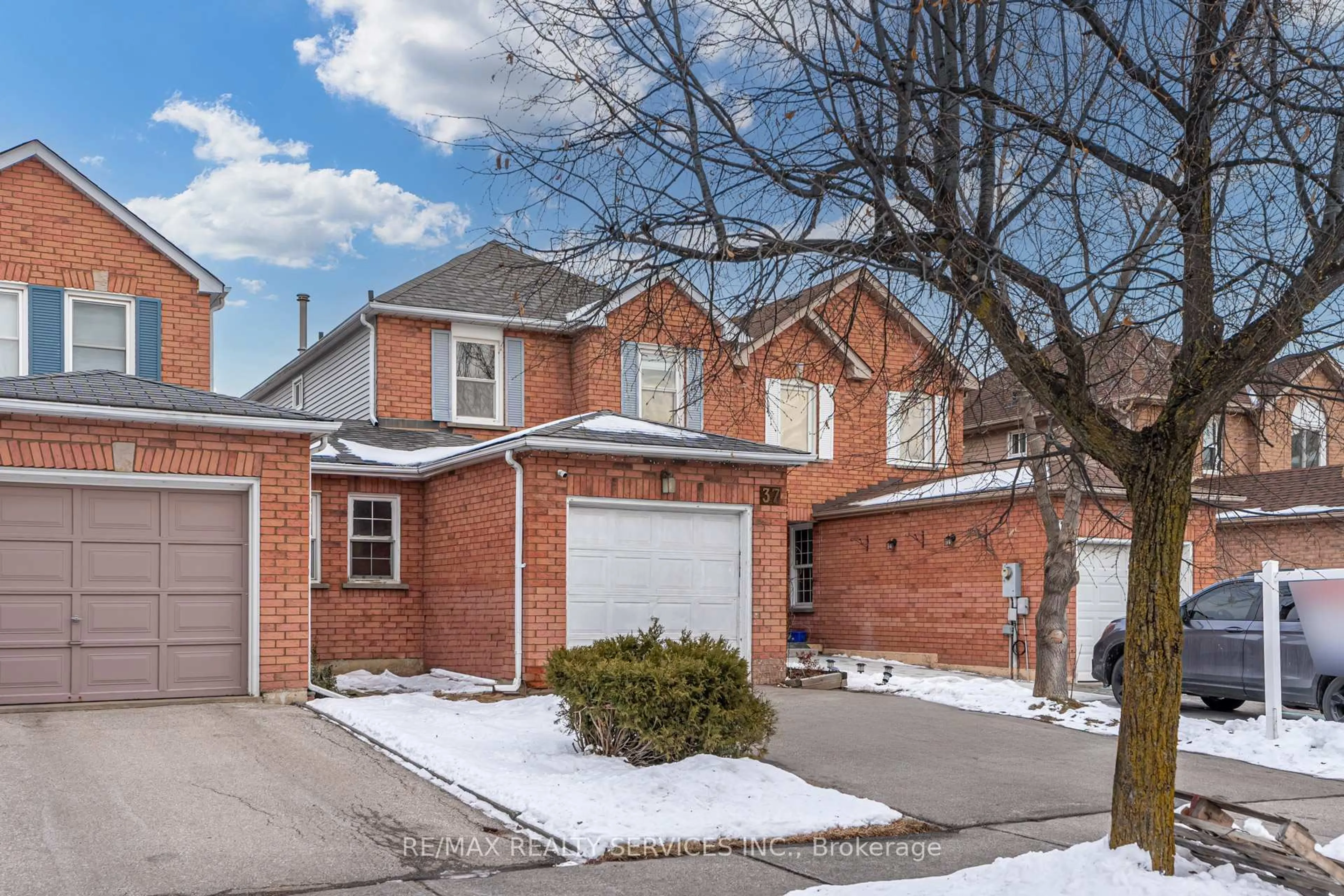 Home with brick exterior material, street for 37 Solway Ave, Brampton Ontario L6Z 4E4