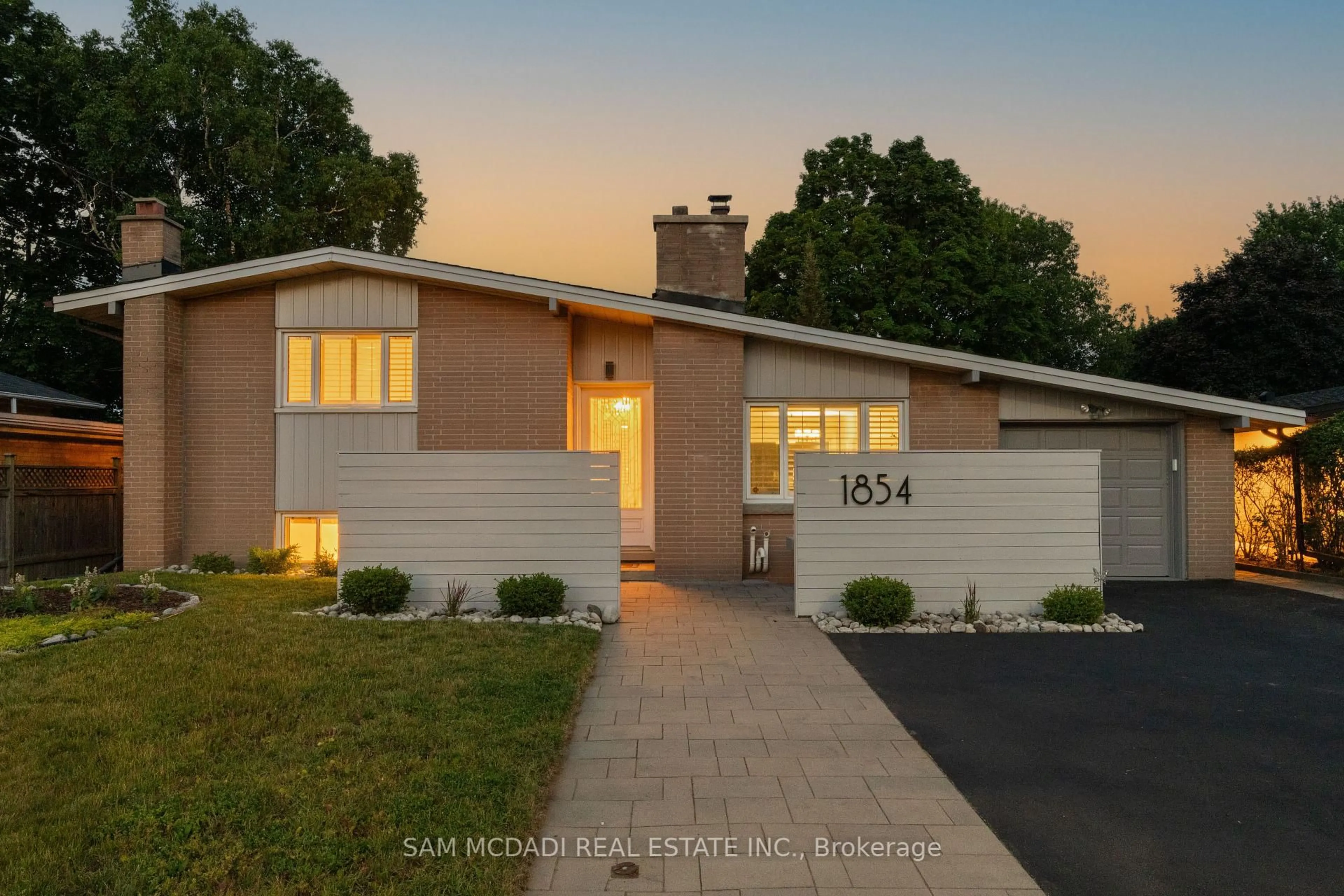 Home with vinyl exterior material, street for 1854 Christopher Rd, Mississauga Ontario L5J 2K8
