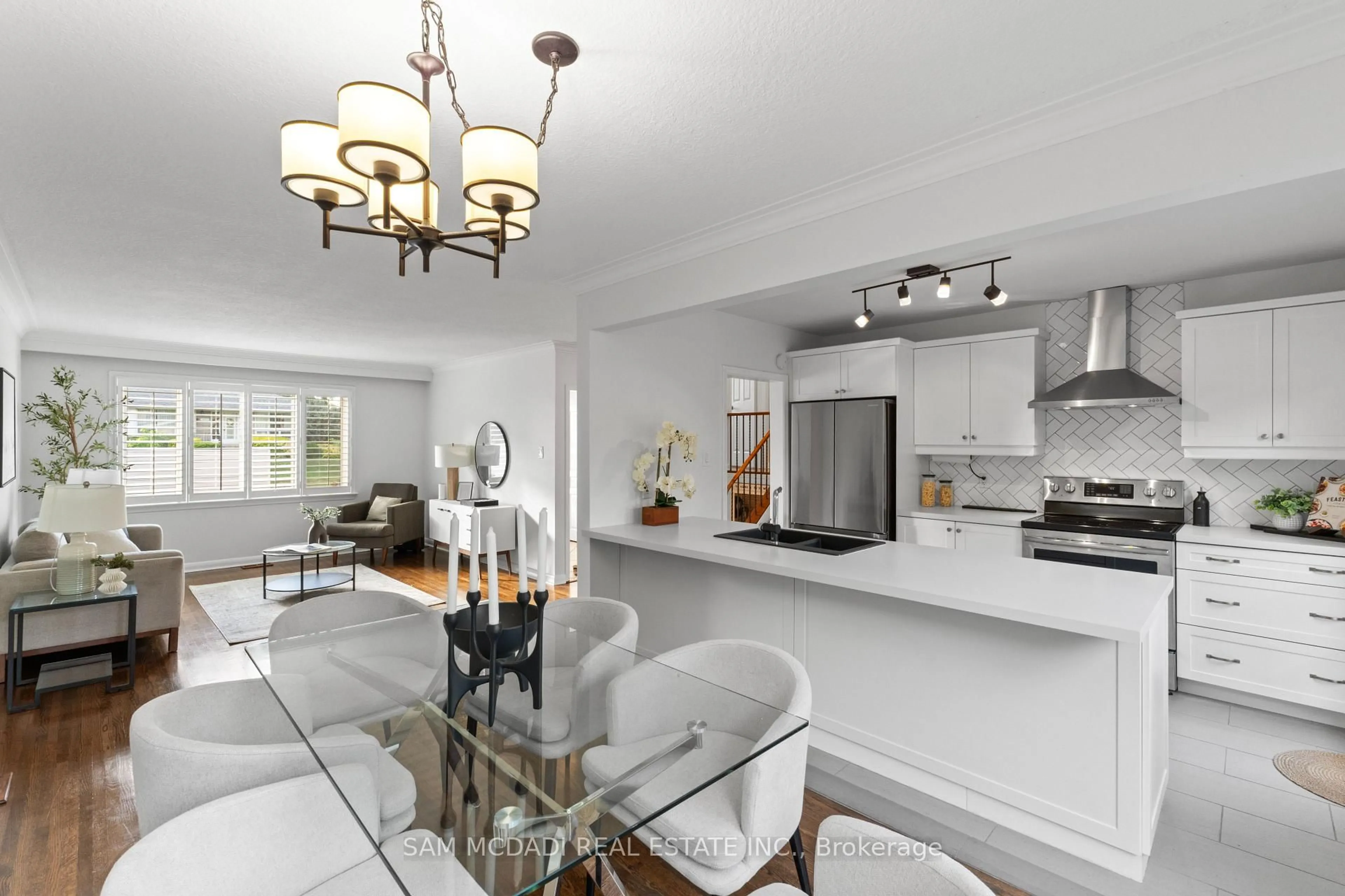Open concept kitchen, ceramic/tile floor for 1854 Christopher Rd, Mississauga Ontario L5J 2K8