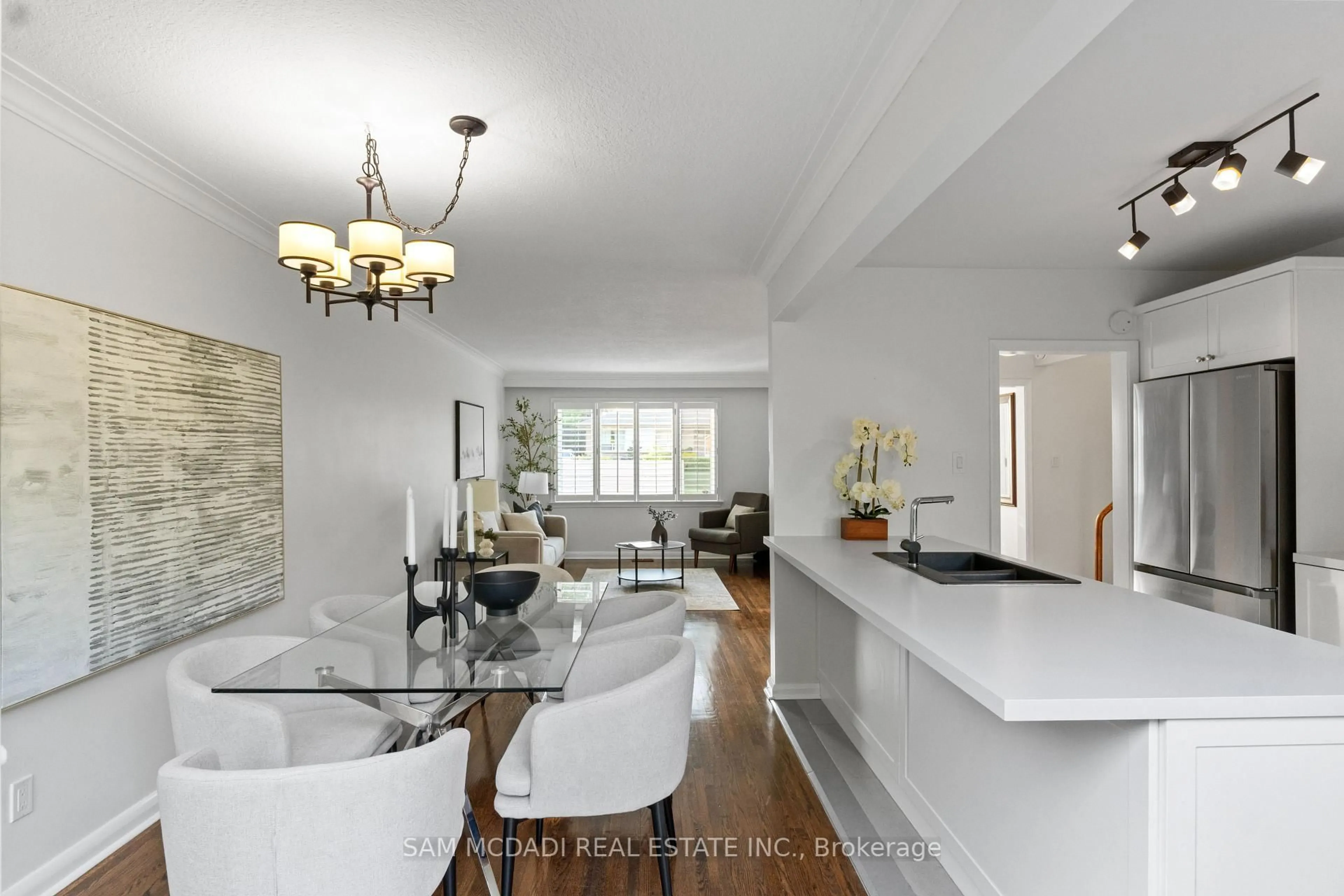 Open concept kitchen, unknown for 1854 Christopher Rd, Mississauga Ontario L5J 2K8
