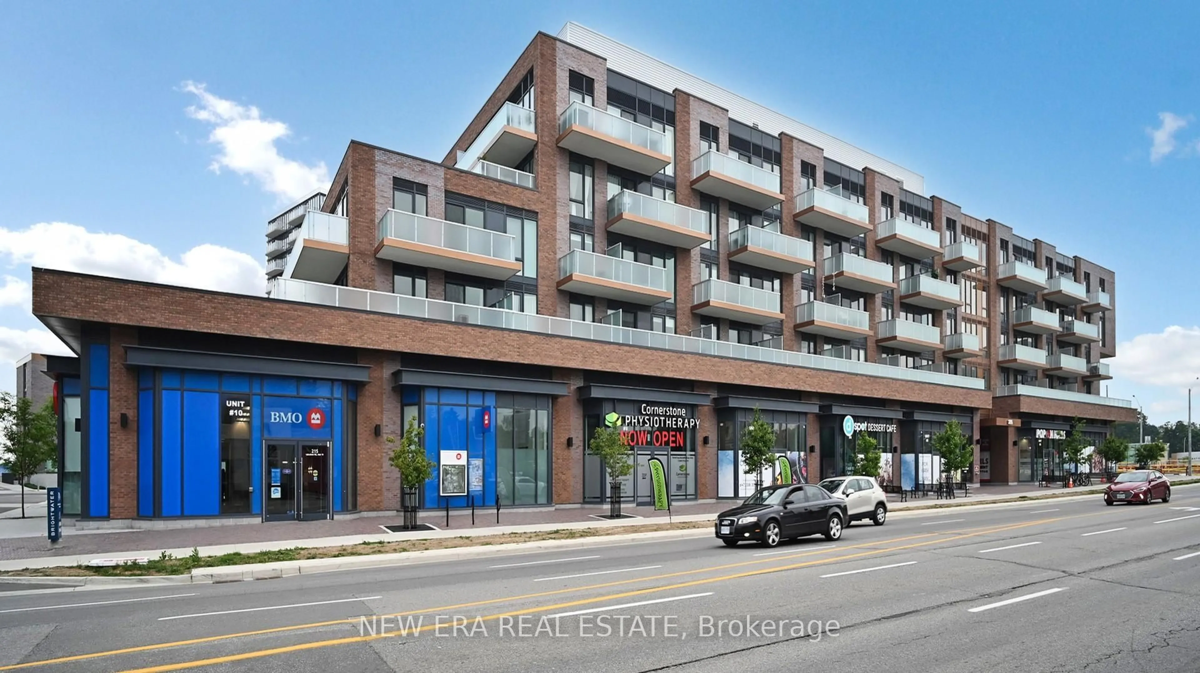 Indoor foyer for 215 Lakeshore Rd #521, Mississauga Ontario L5H 0A7