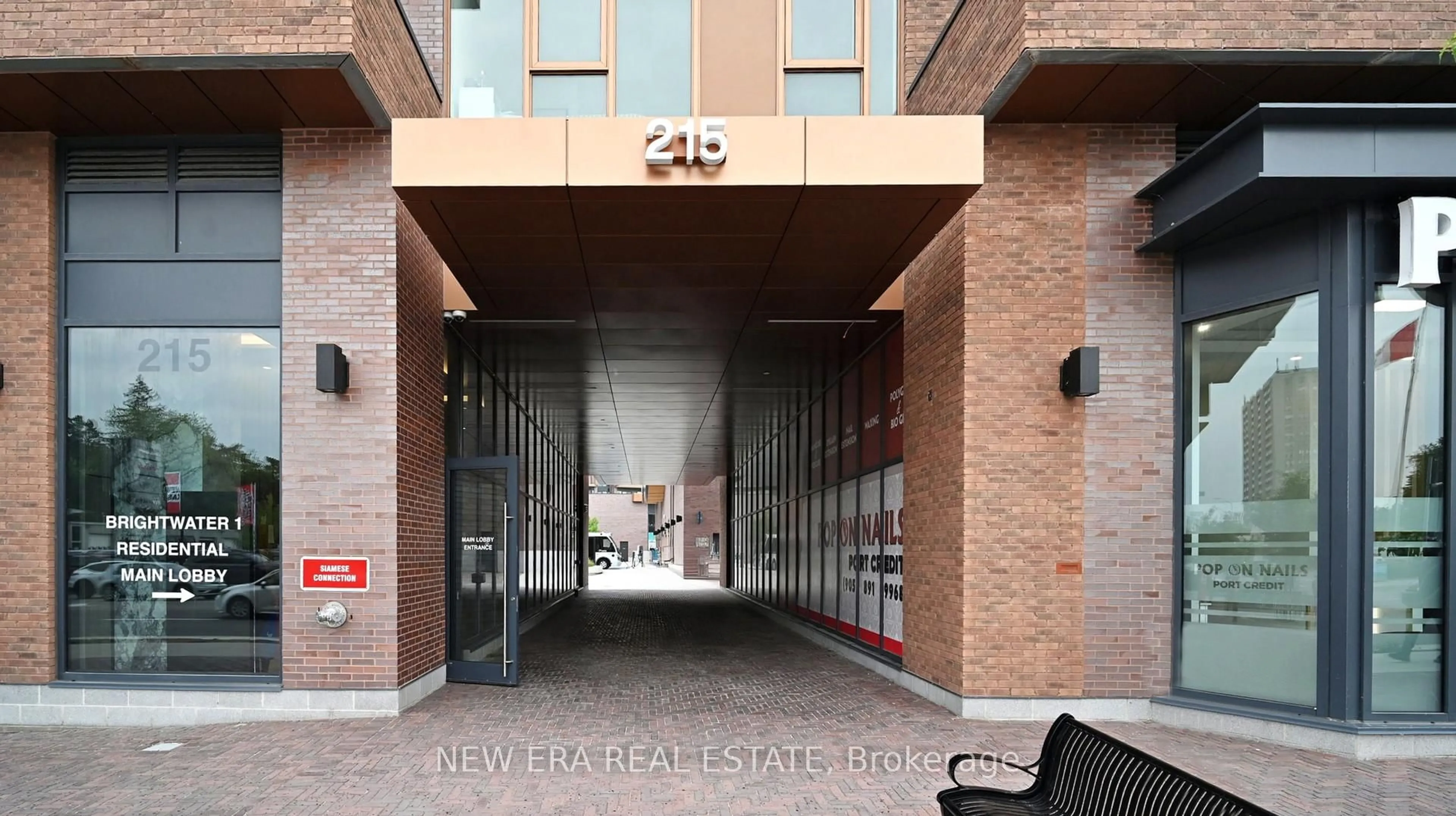 Indoor foyer for 215 Lakeshore Rd #521, Mississauga Ontario L5H 0A7