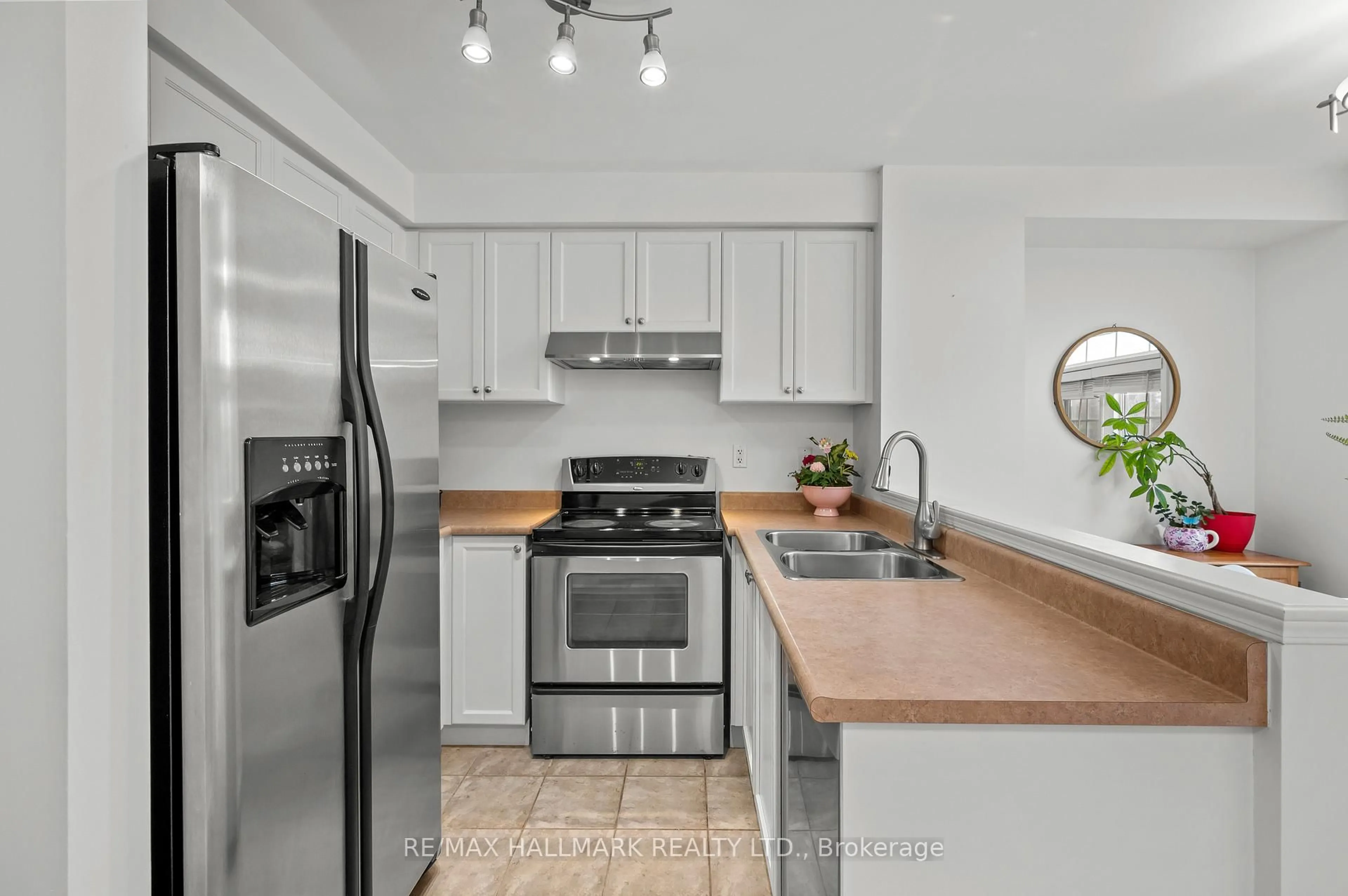 Standard kitchen, unknown for 3301 Redpath Circ, Mississauga Ontario L5N 8R3
