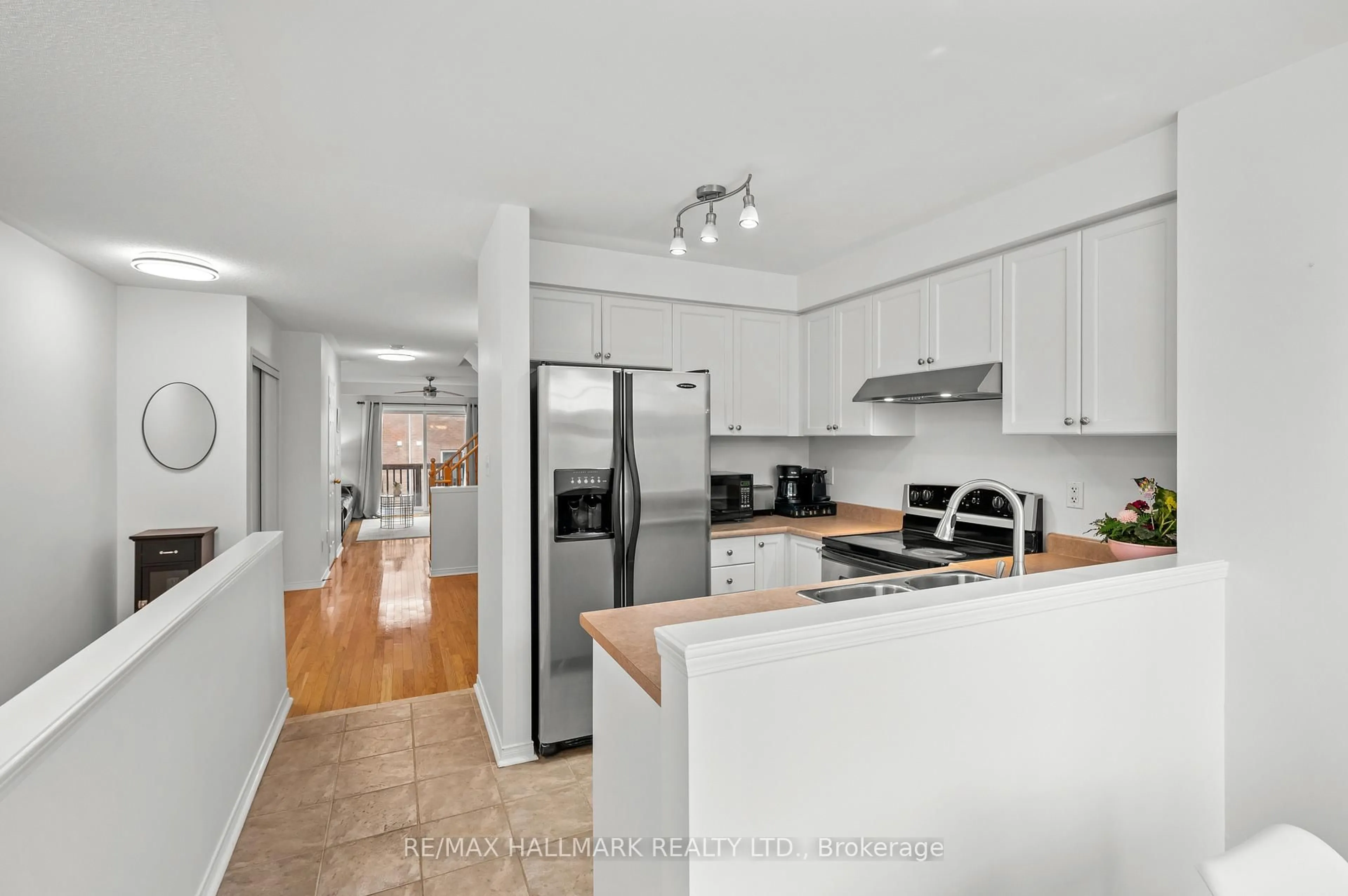 Unknown for 3301 Redpath Circ, Mississauga Ontario L5N 8R3