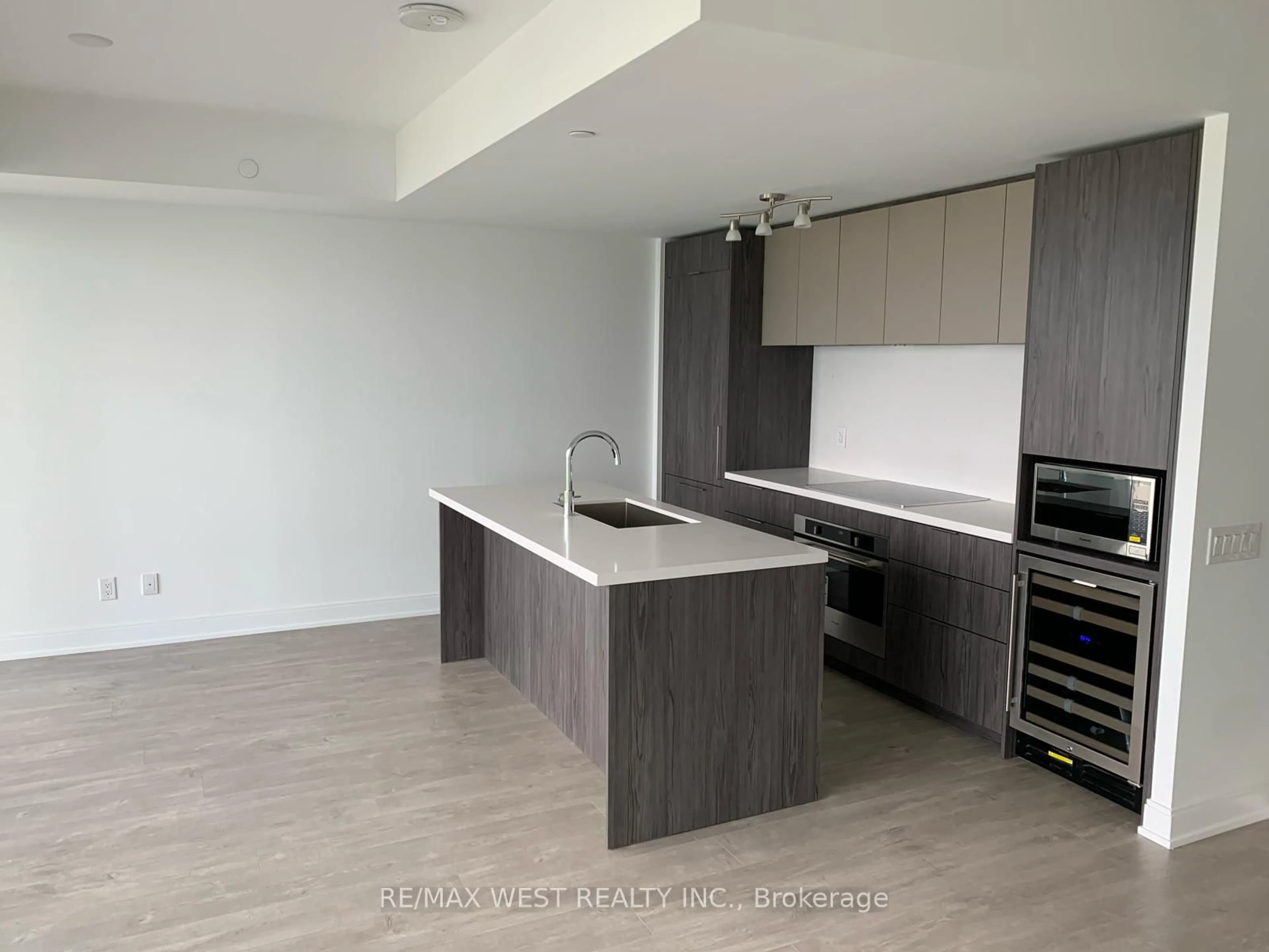 Open concept kitchen, unknown for 70 Annie Craig Dr #2705, Toronto Ontario M8V 0G2