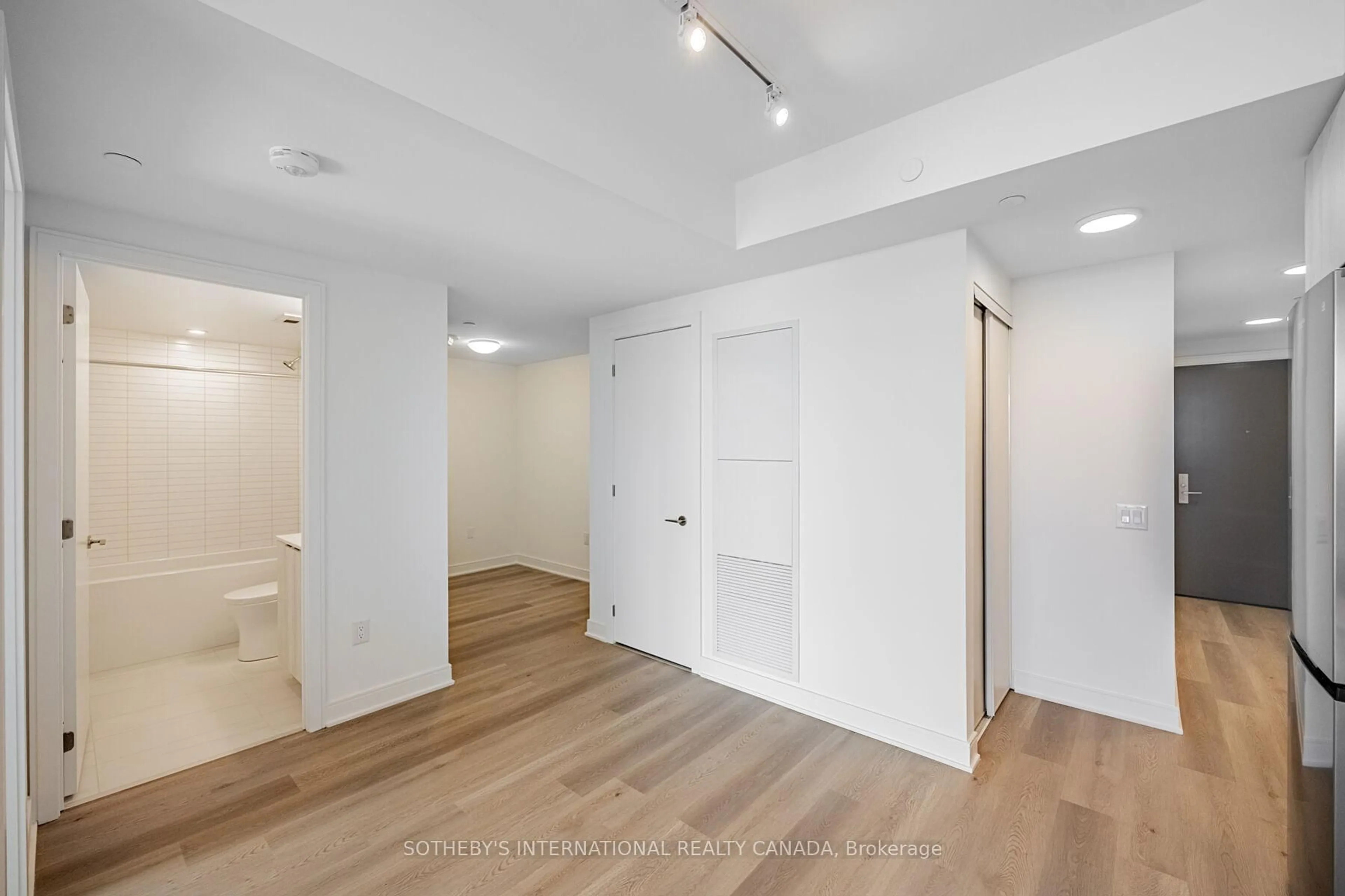 A pic of a room for 86 Dundas St #1521, Mississauga Ontario L5A 1W4