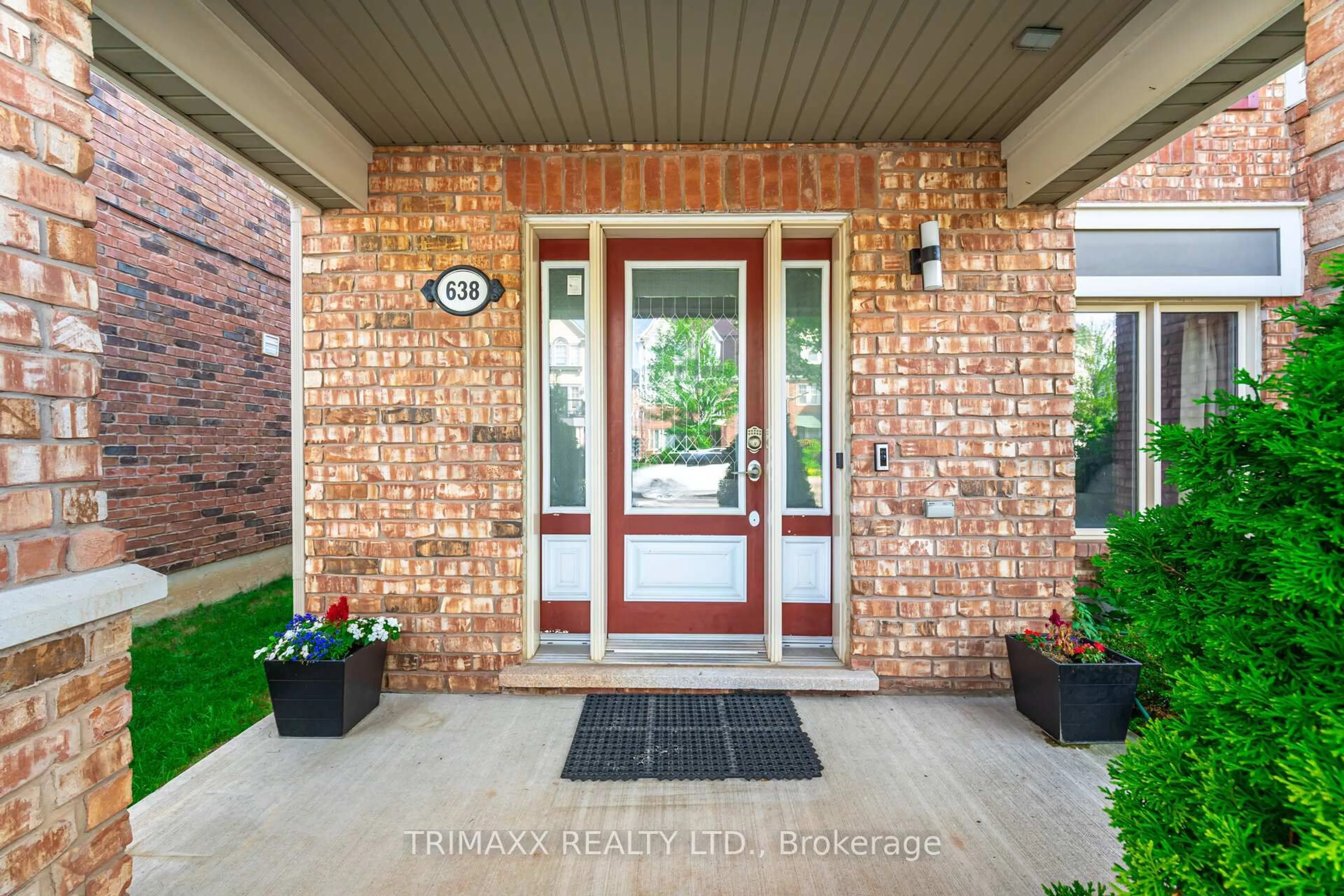 Indoor entryway for 638 Scott Blvd, Milton Ontario L9T 0P2