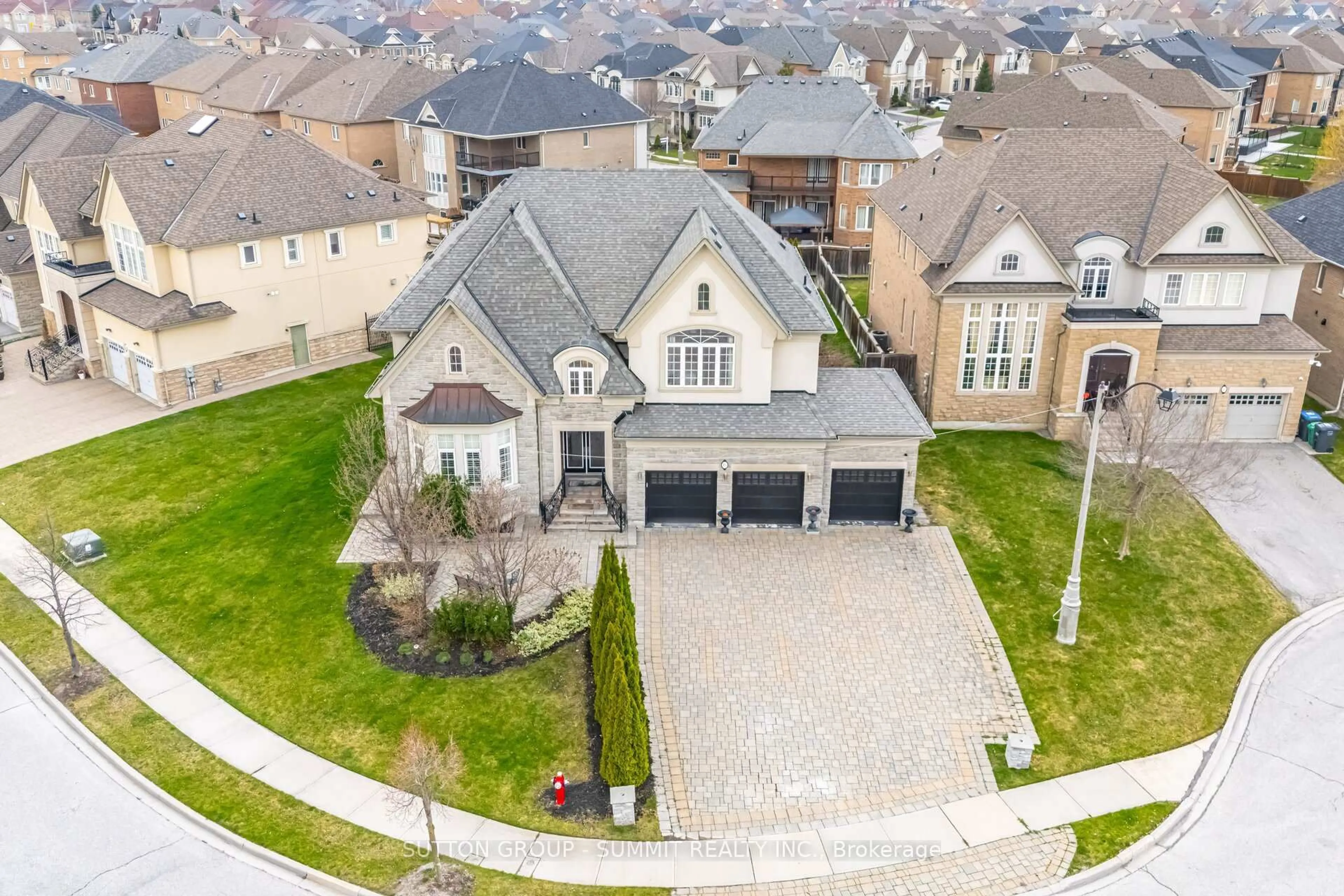 A pic from outside/outdoor area/front of a property/back of a property/a pic from drone, street for 16 Adastra Pl, Brampton Ontario L6P 3B4