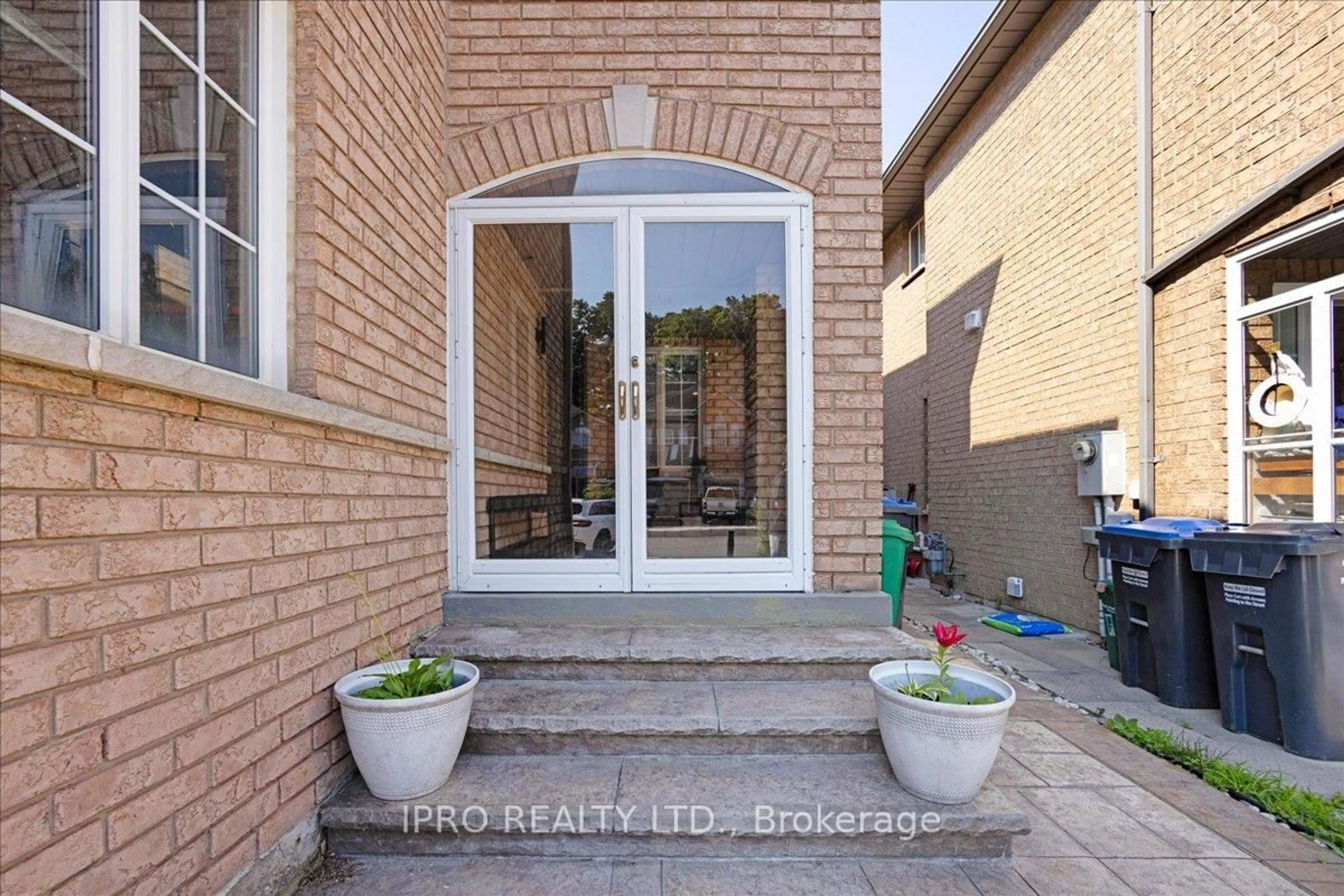 Unknown for 5378 Treet Crest Crt, Mississauga Ontario L5R 3Z6