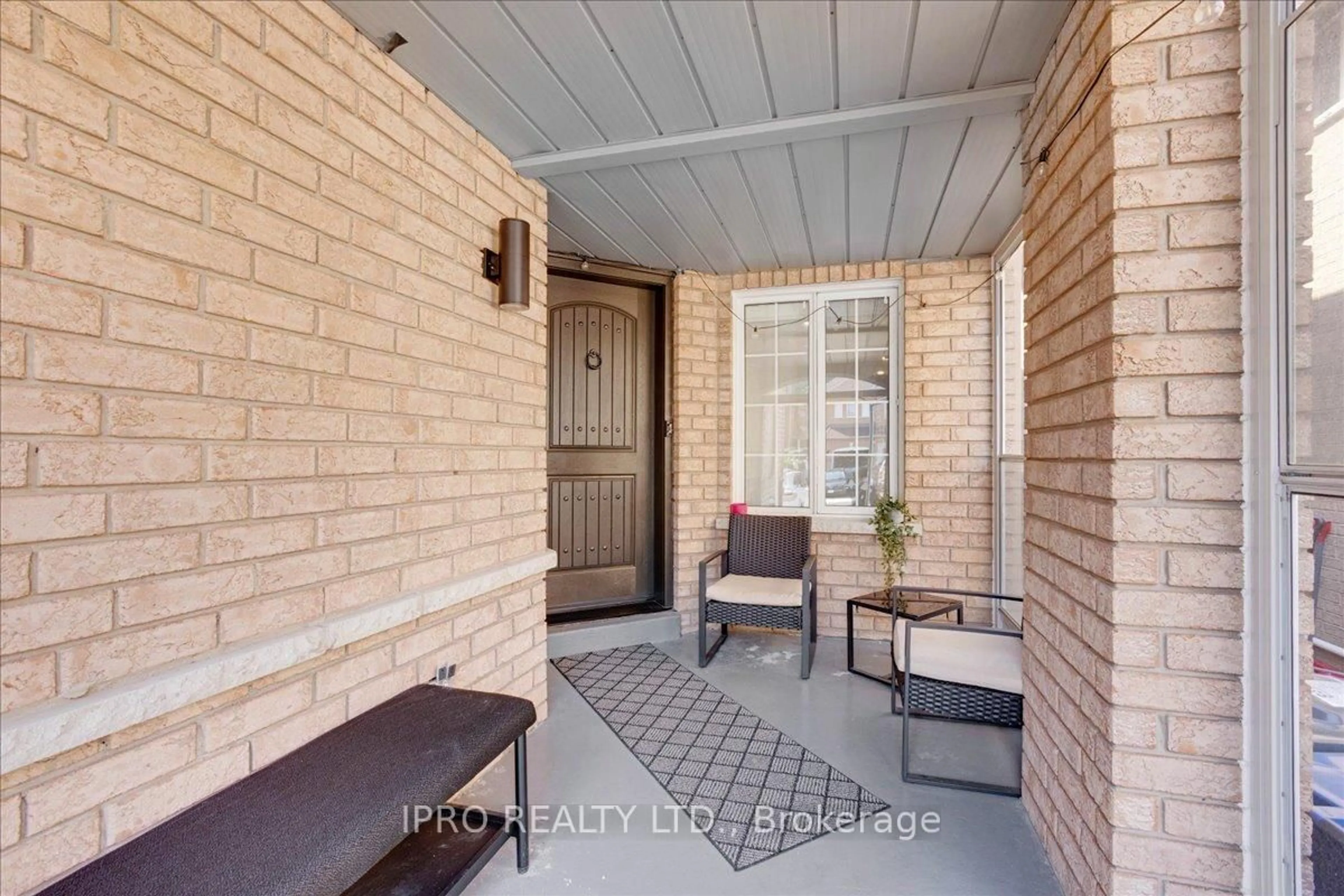 Indoor entryway for 5378 Treet Crest Crt, Mississauga Ontario L5R 3Z6