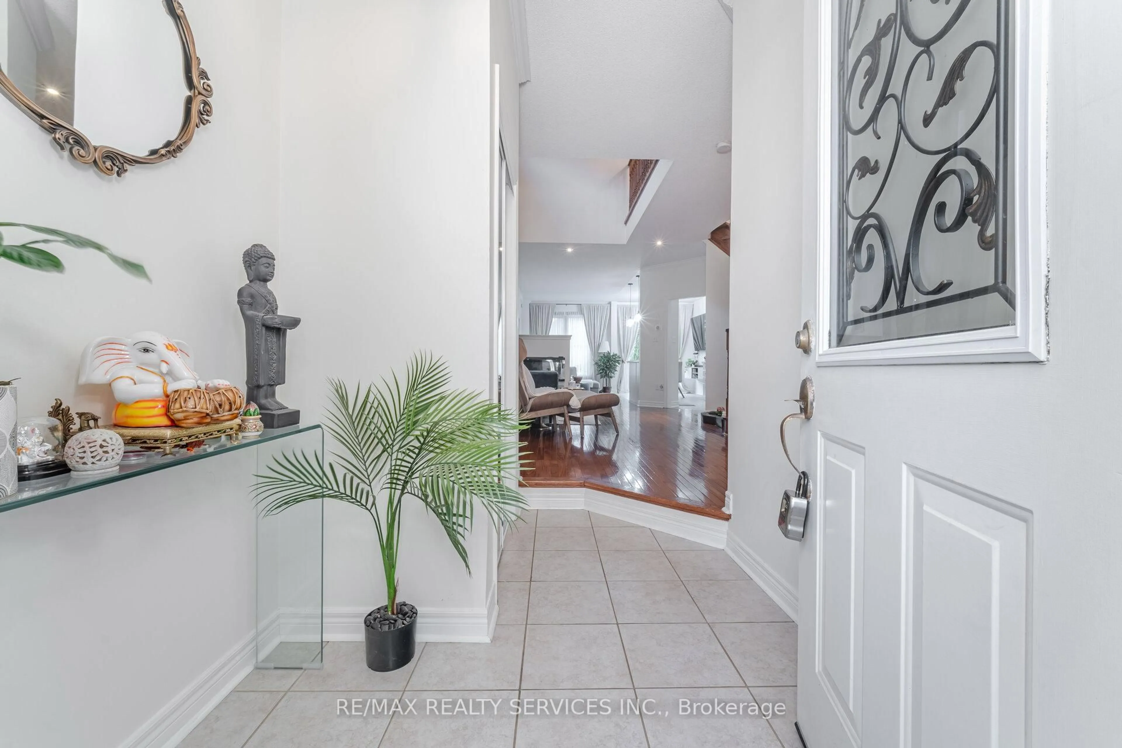 Indoor entryway for 12 Rainy Dale Rd, Brampton Ontario L6V 4S7