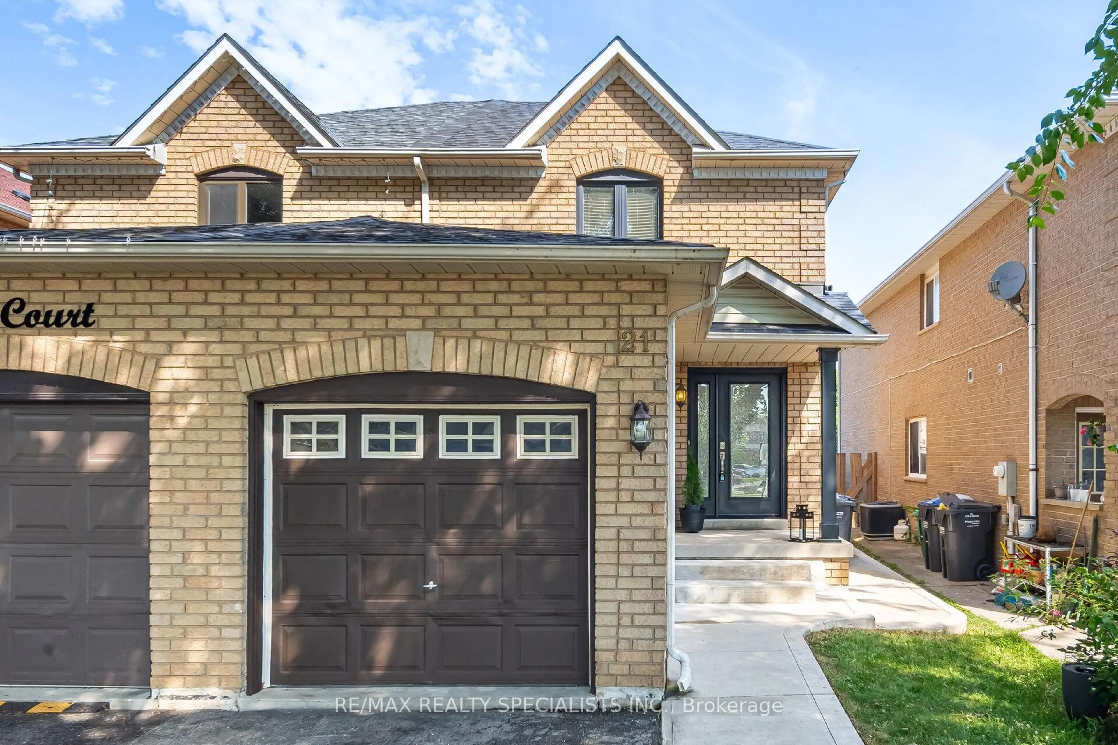 Home with brick exterior material, street for 21 Silo Crt, Brampton Ontario L6X 4S5