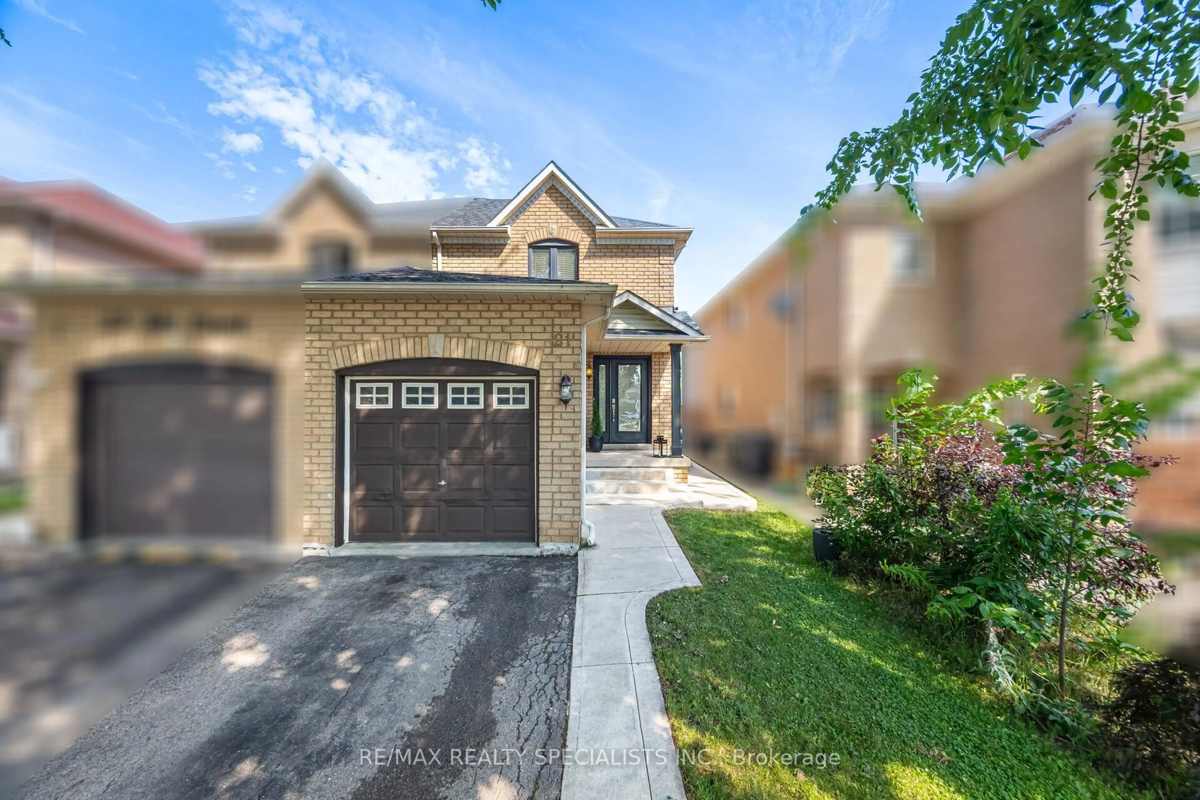 Home with brick exterior material, street for 21 Silo Crt, Brampton Ontario L6X 4S5