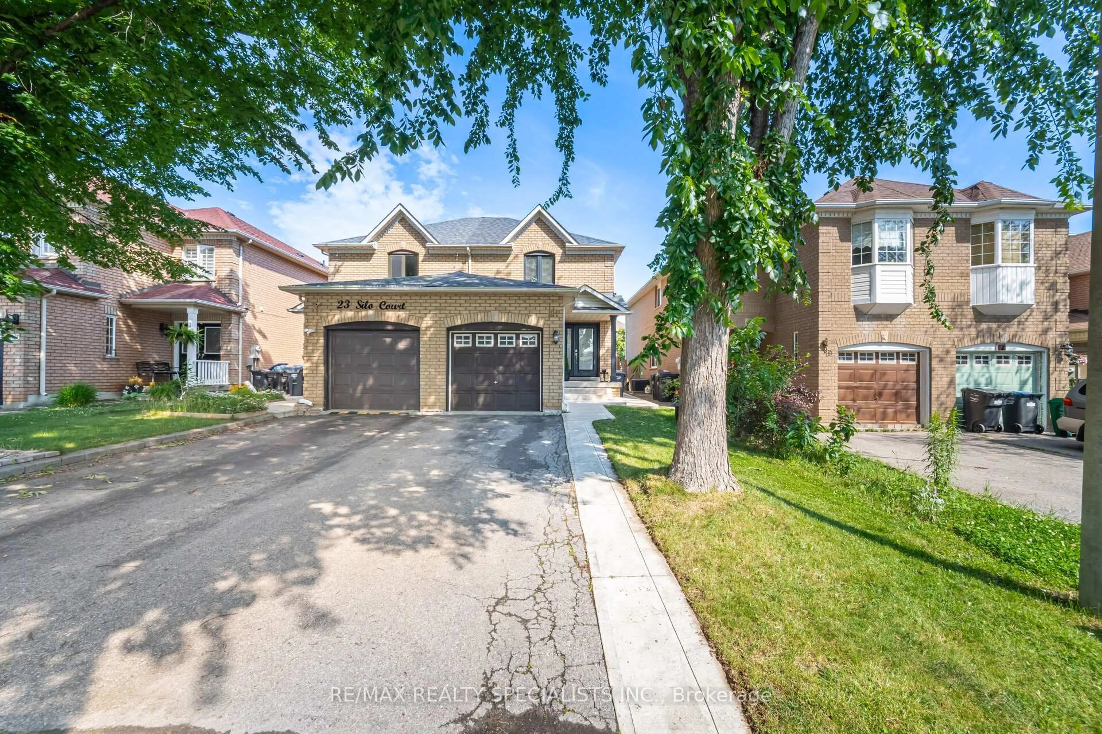 Home with brick exterior material, street for 21 Silo Crt, Brampton Ontario L6X 4S5