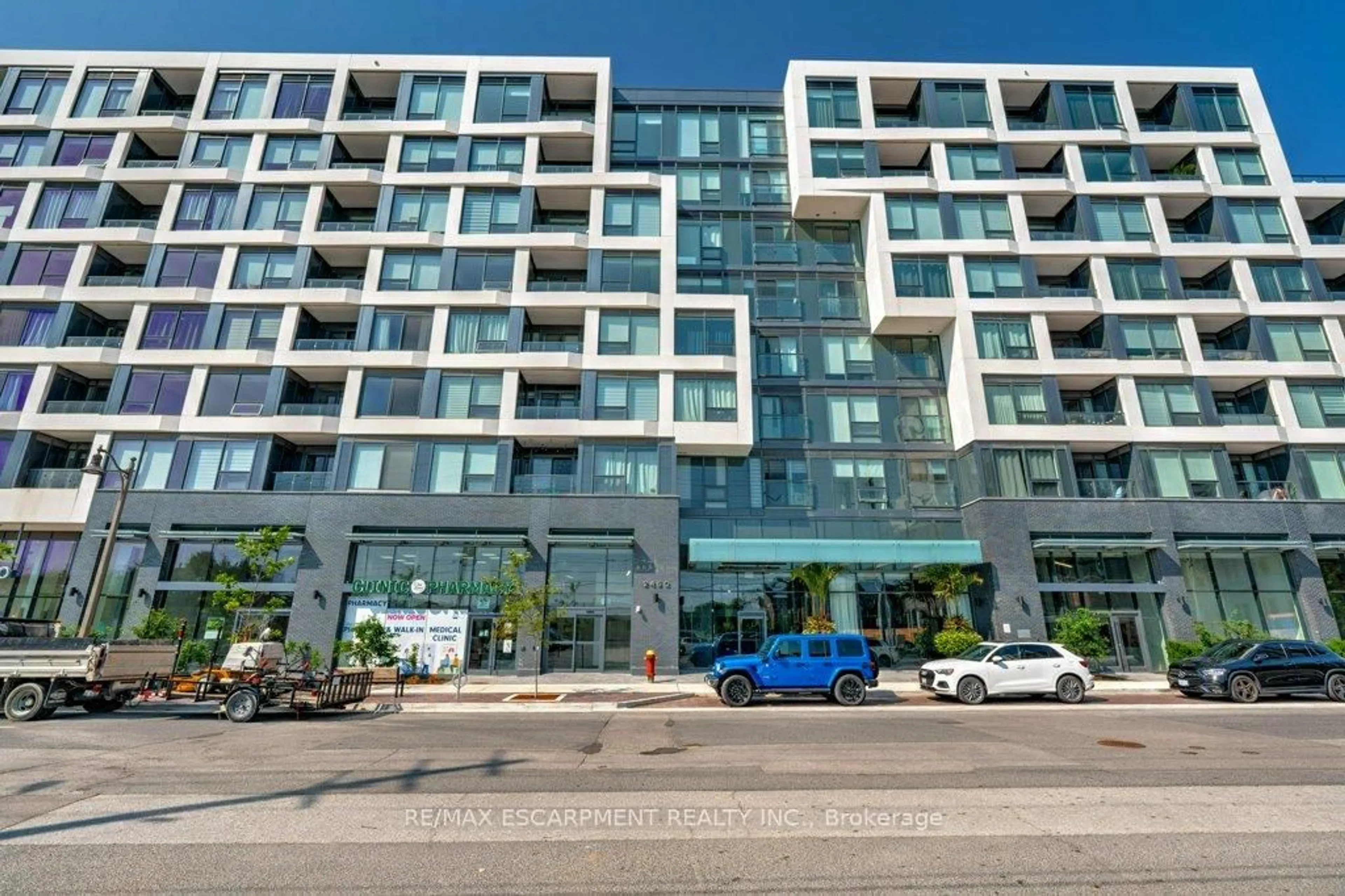 Patio, building for 2450 Old Bronte Rd #601, Oakville Ontario L6M 5P6