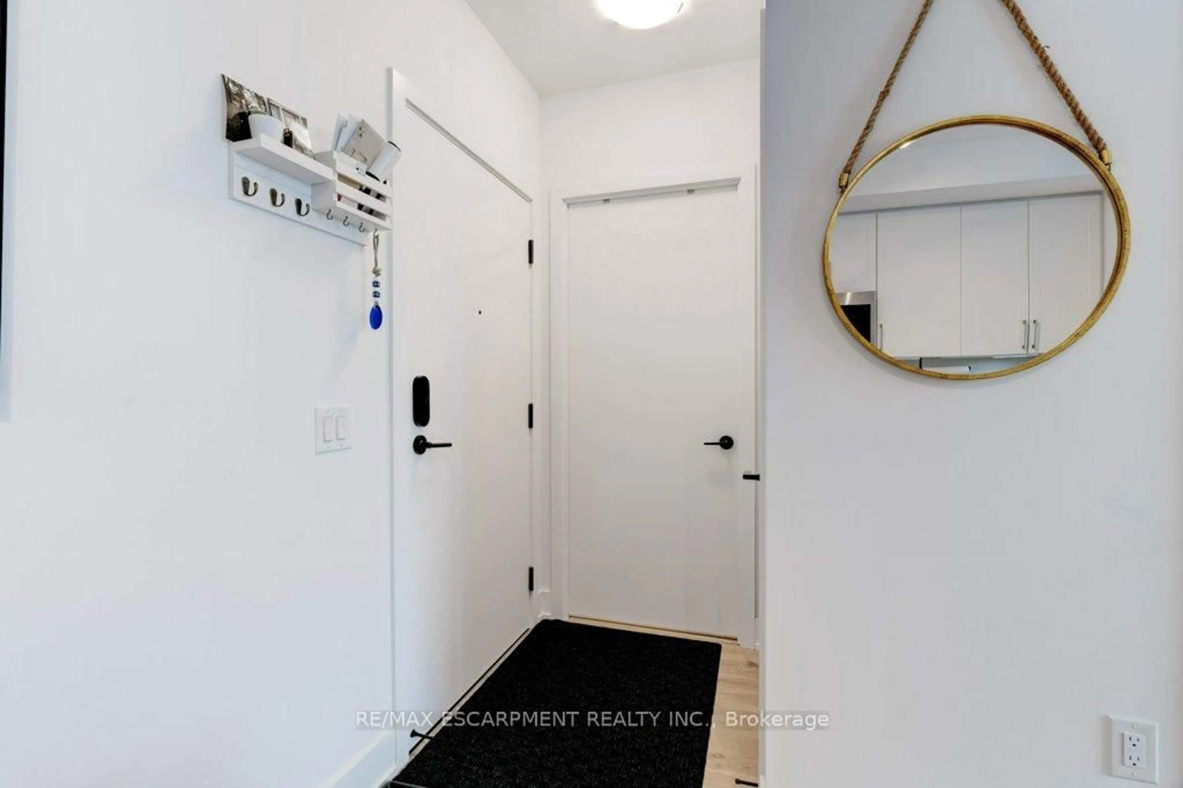 Indoor entryway for 2450 Old Bronte Rd #601, Oakville Ontario L6M 5P6